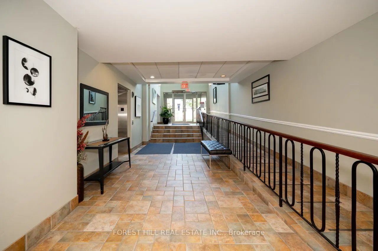 262 Dundas Street E #102