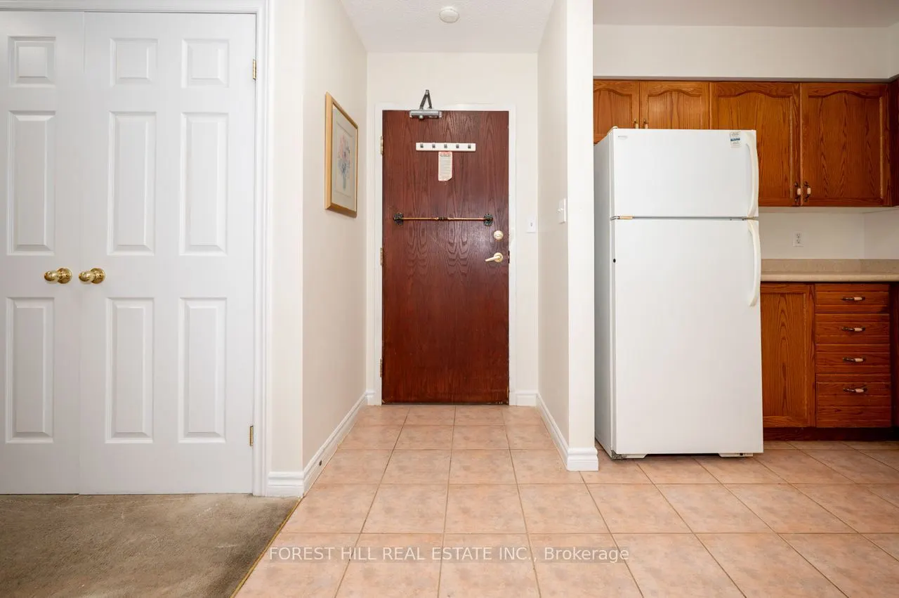 262 Dundas Street E #102