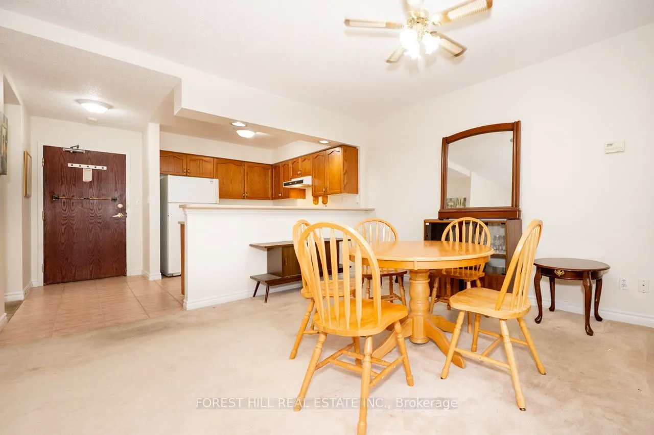 262 Dundas Street E #102