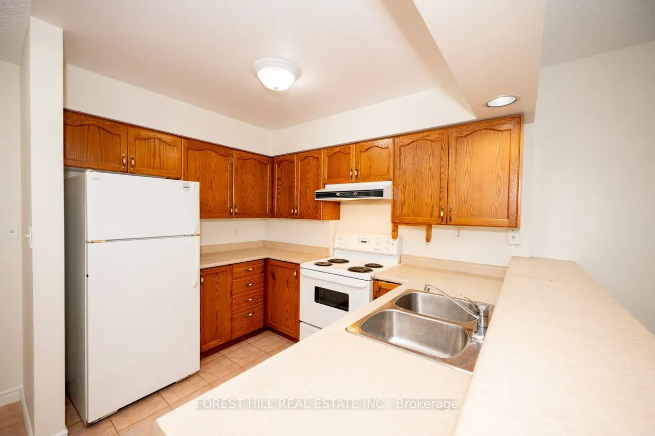 262 Dundas Street E #102