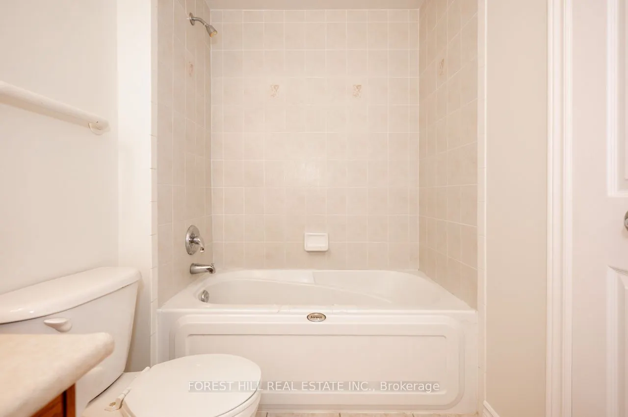 262 Dundas Street E #102