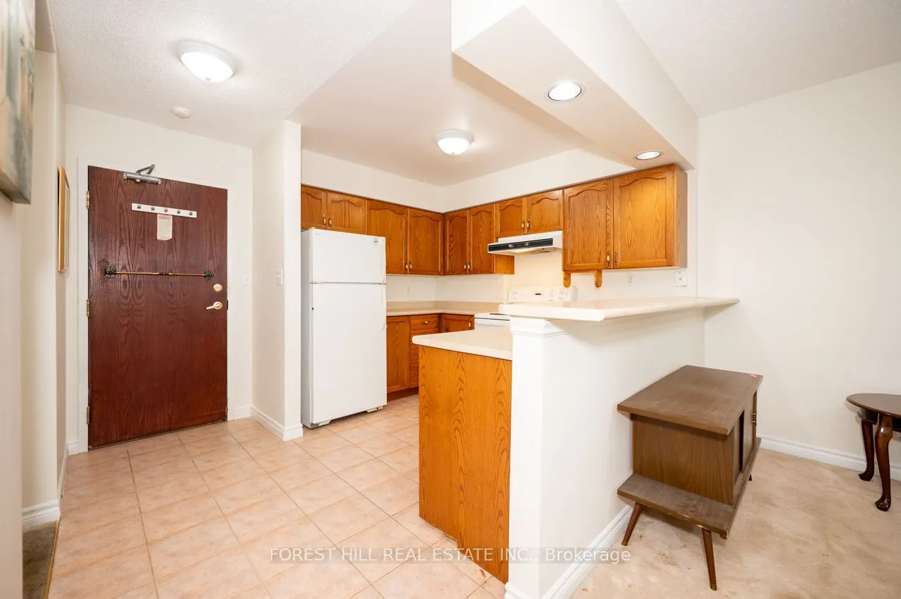 262 Dundas Street E #102