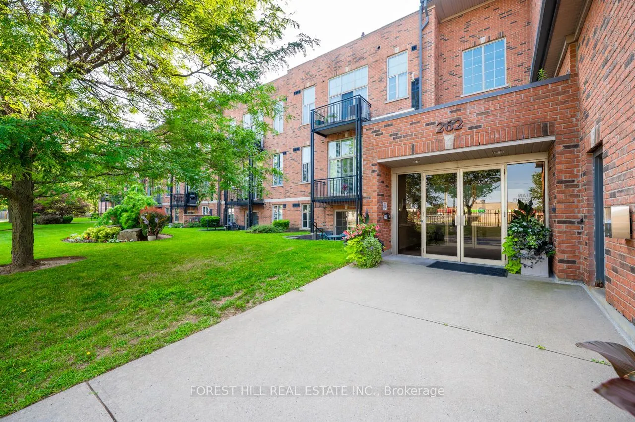 262 Dundas Street E #102