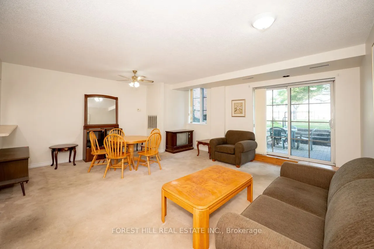 262 Dundas Street E #102