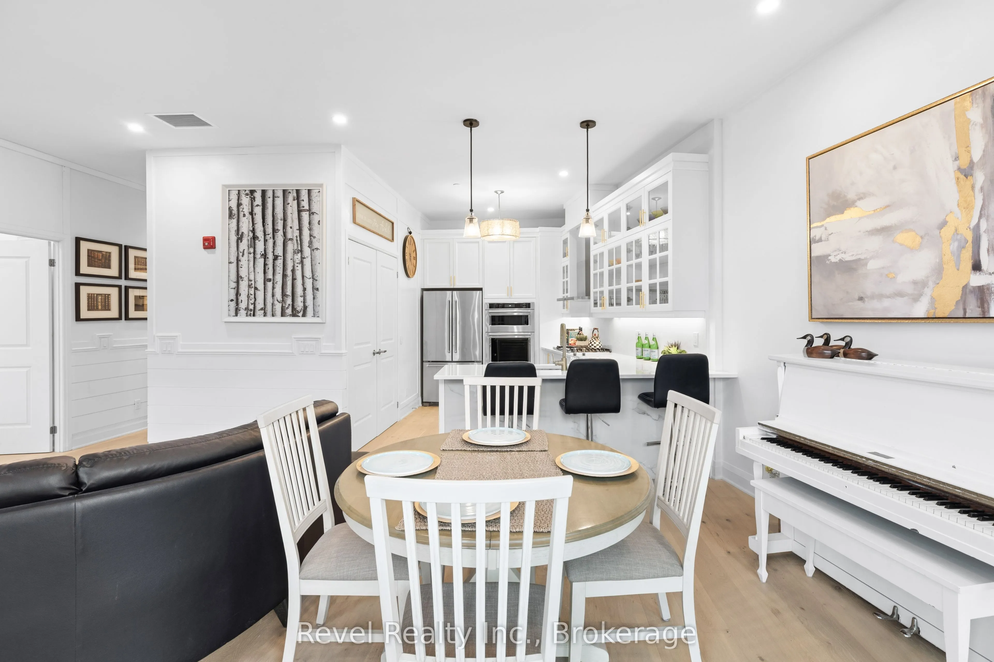 99 Louisa Street #221