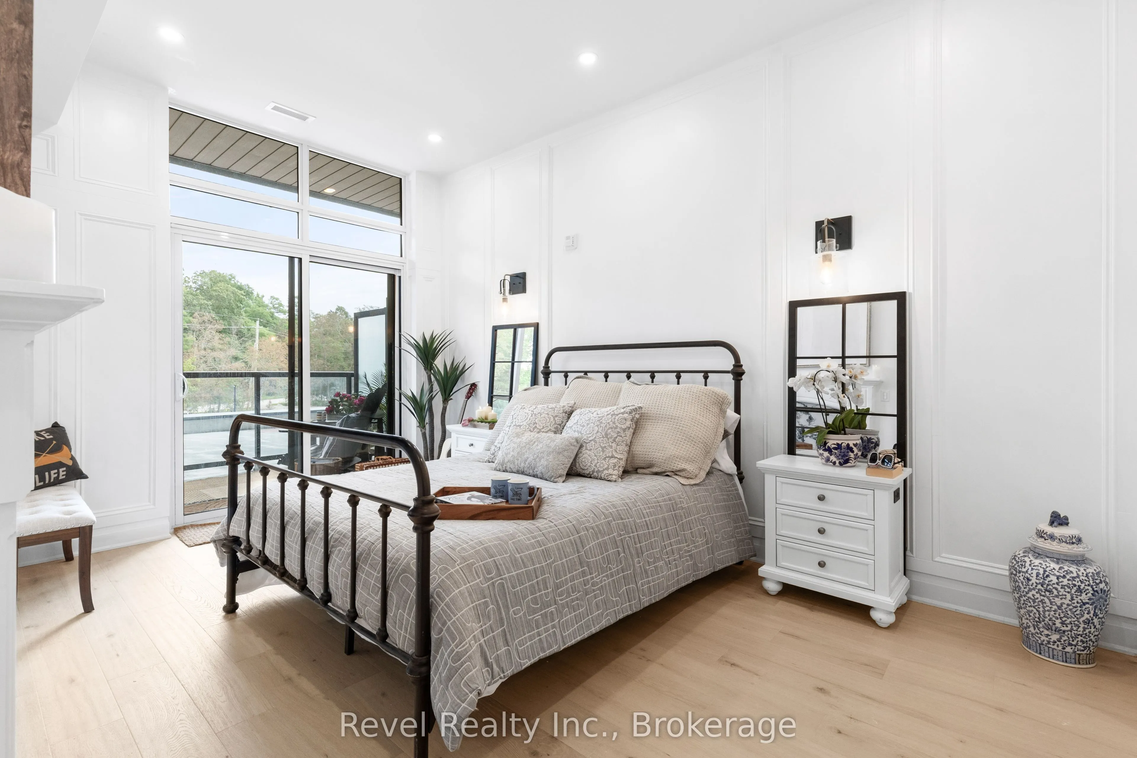 99 Louisa Street #221