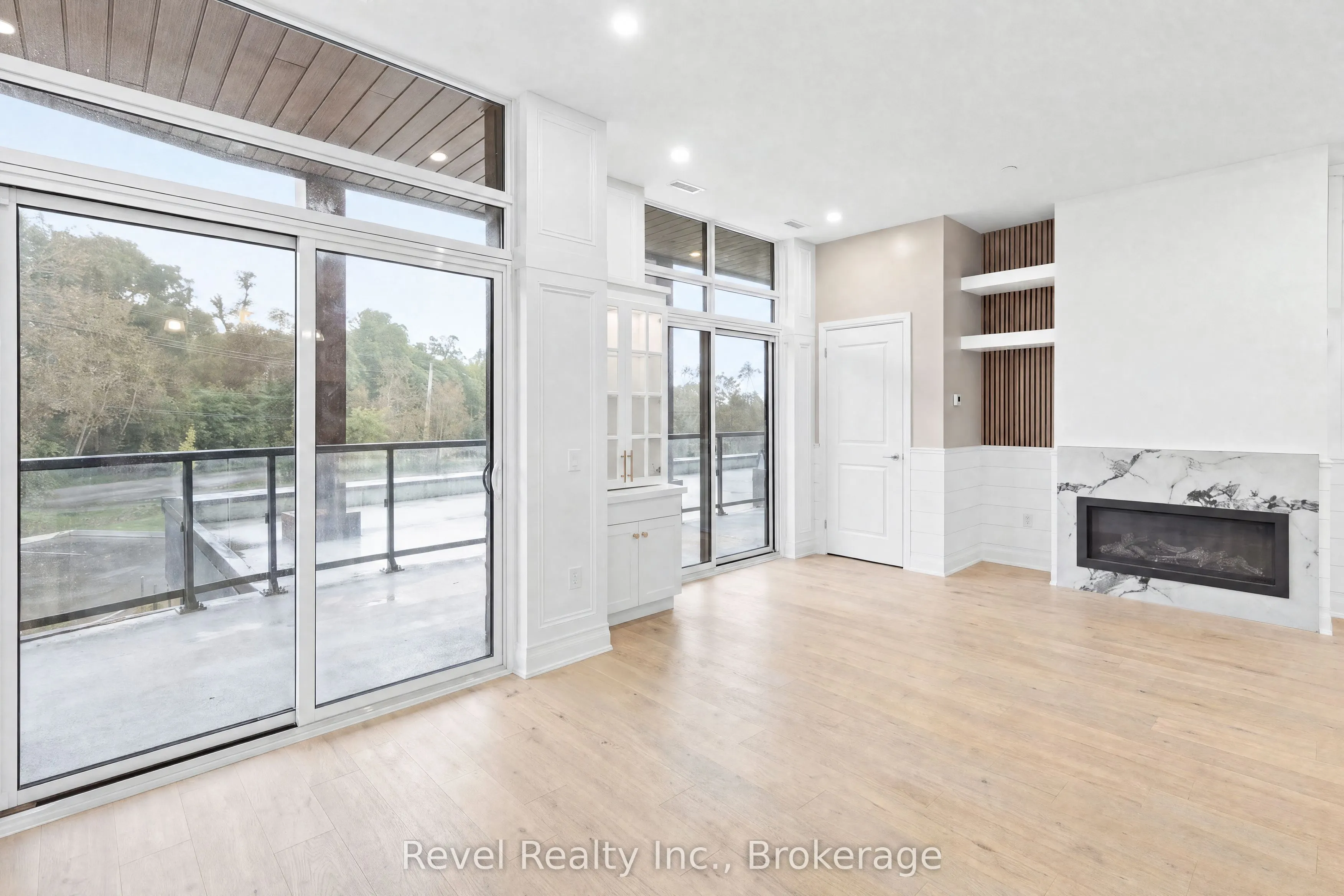 99 Louisa Street #221