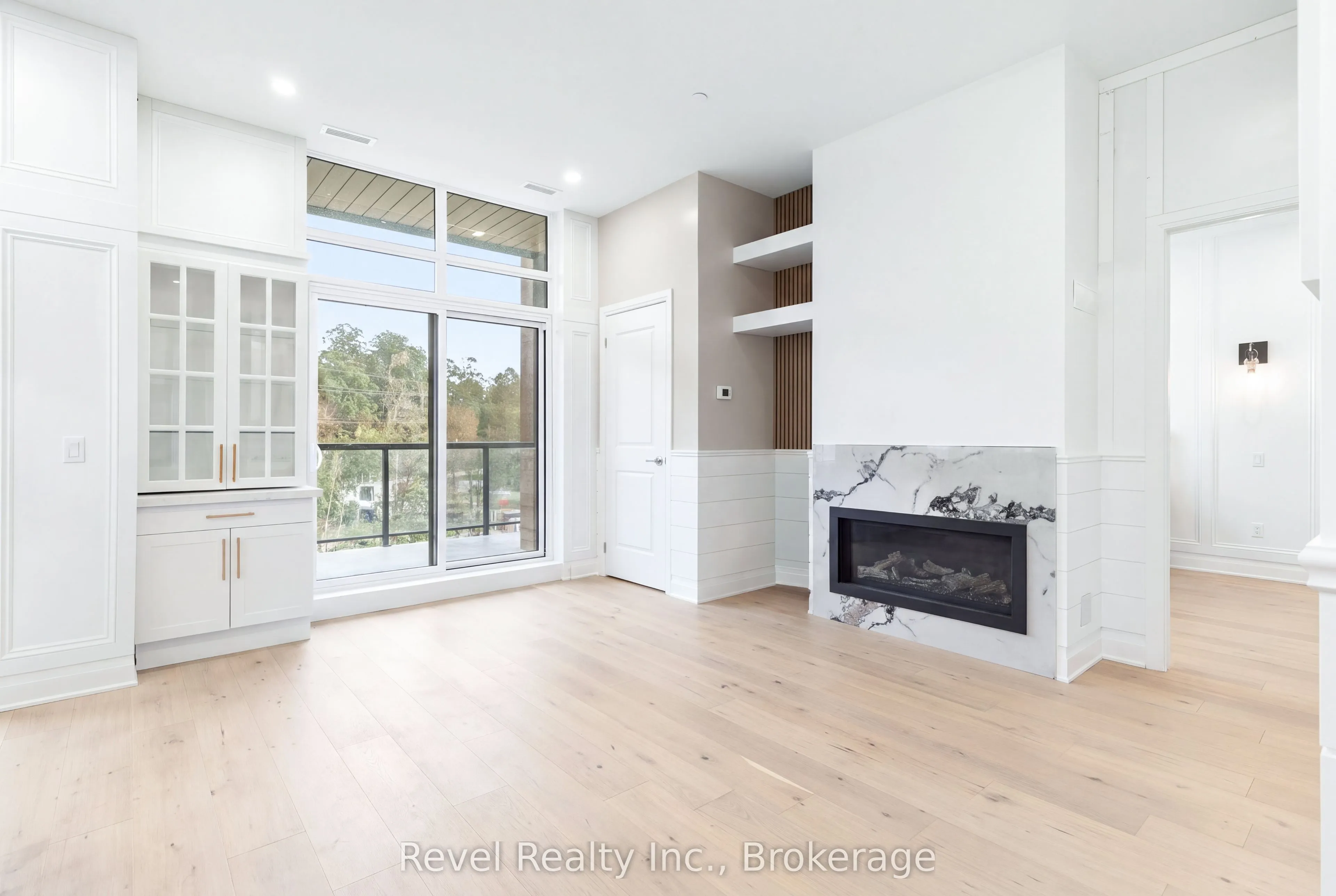 99 Louisa Street #221