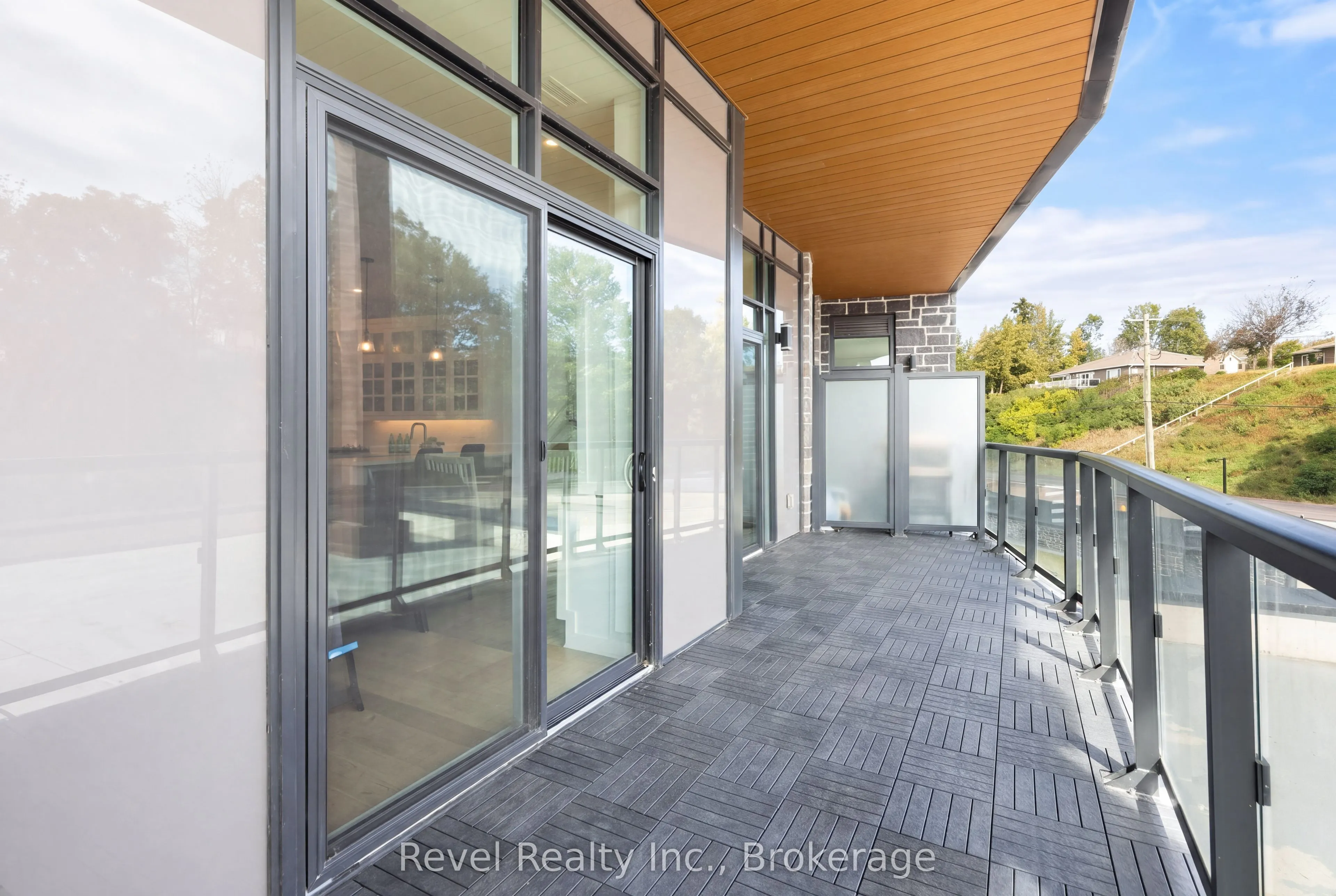 99 Louisa Street #221