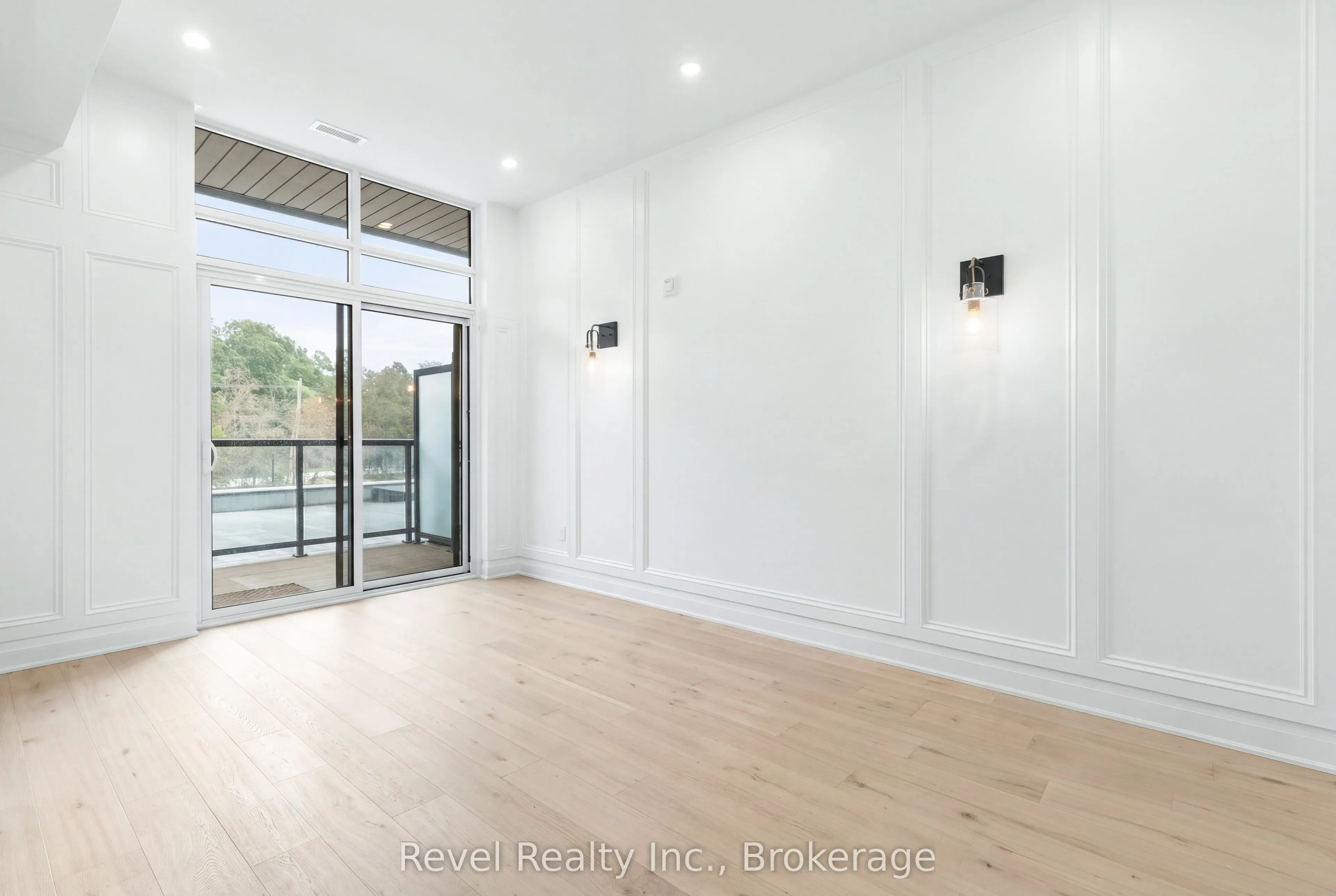99 Louisa Street #221