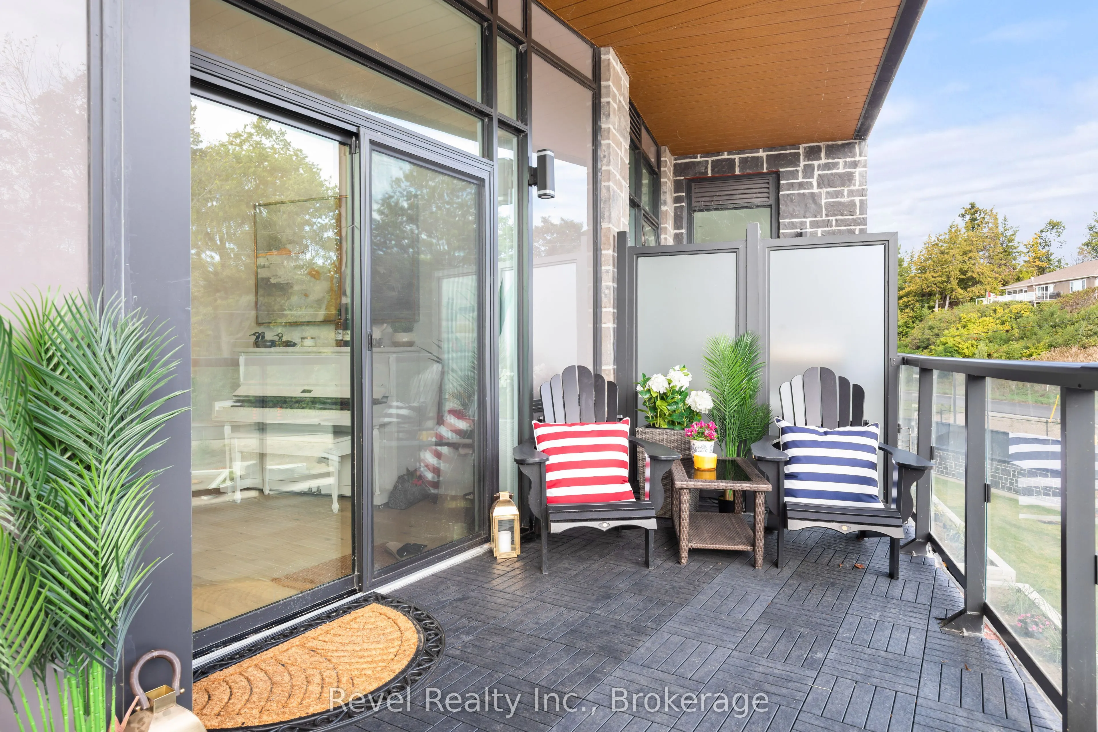 99 Louisa Street #221