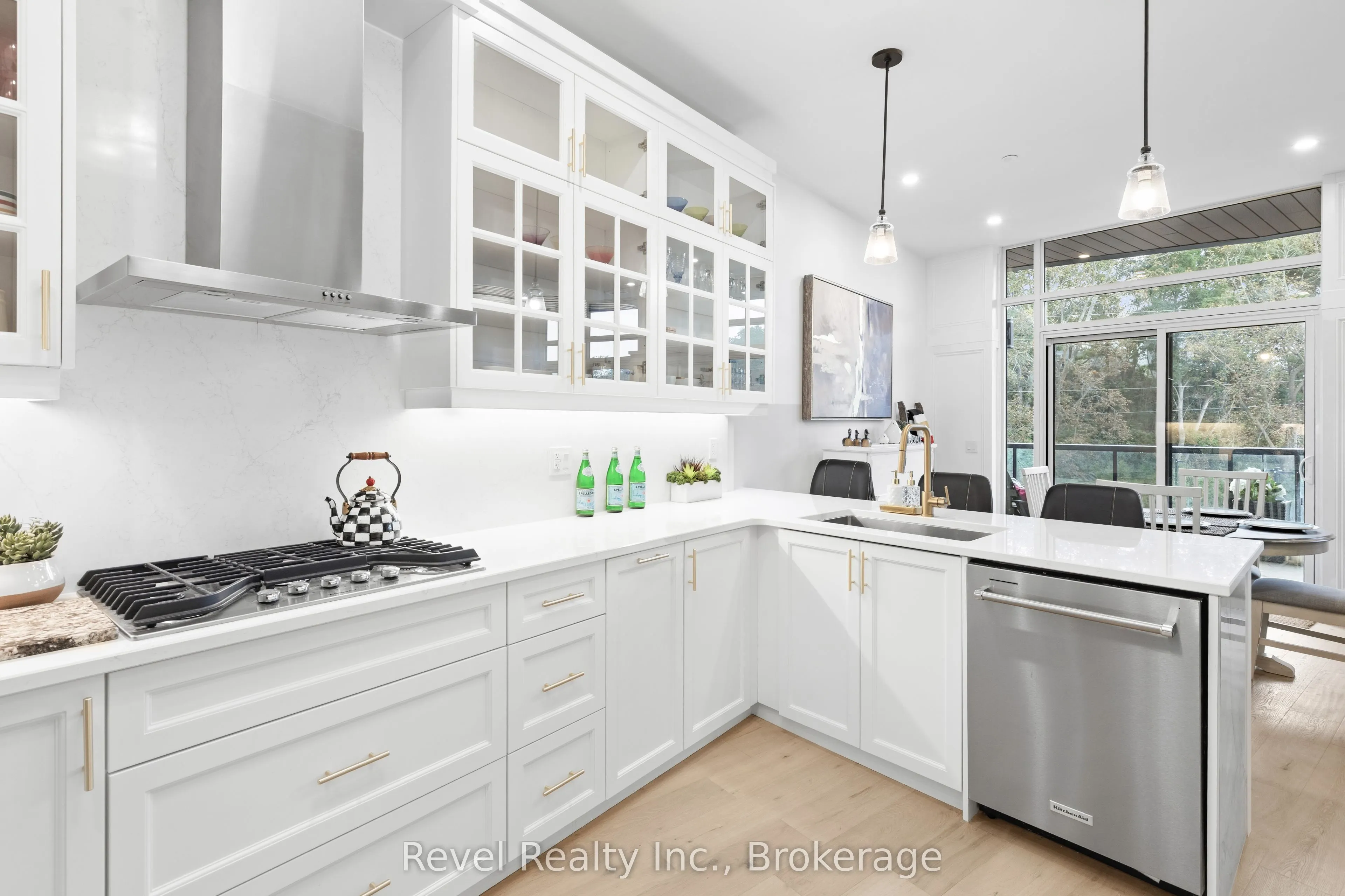99 Louisa Street #221