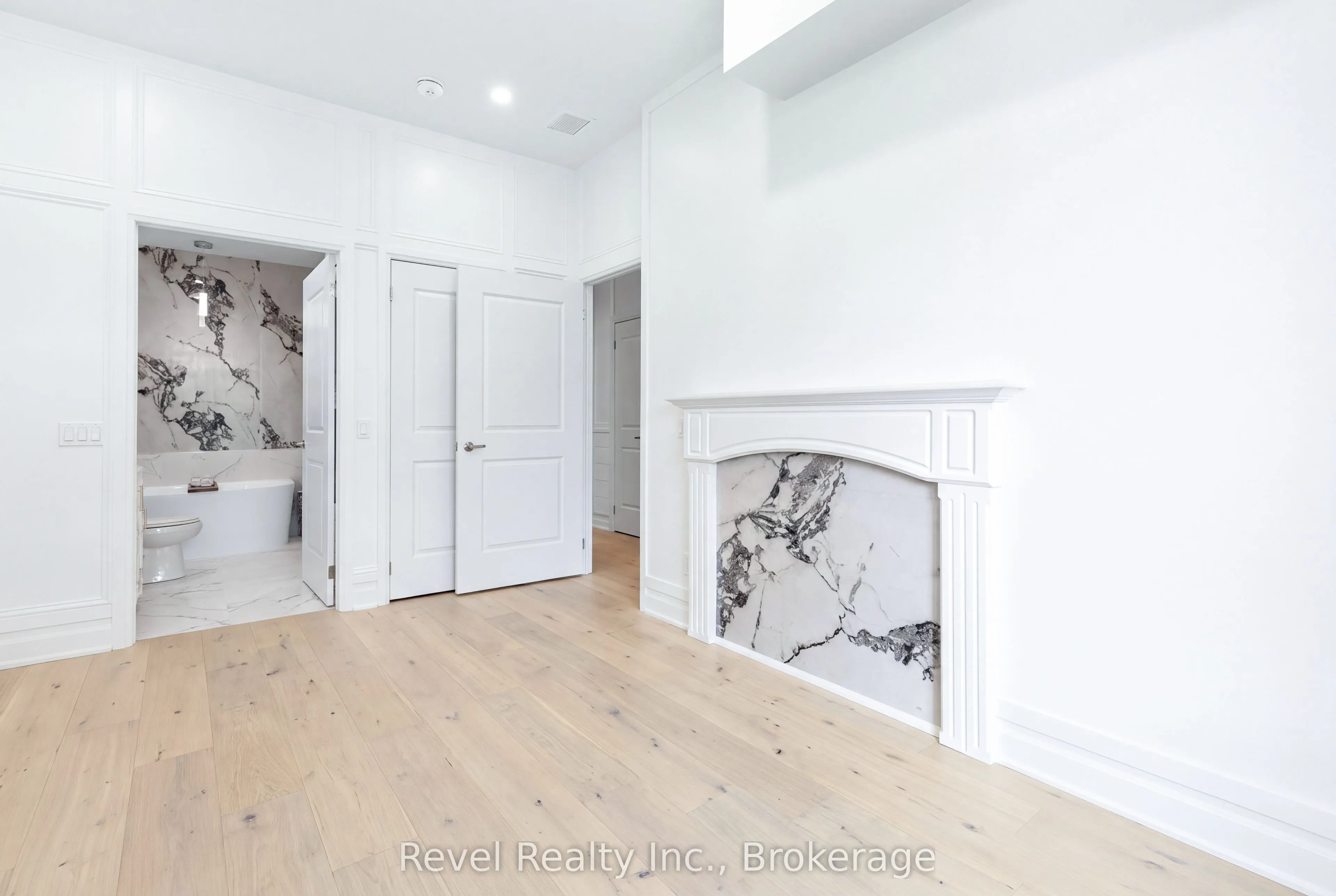 99 Louisa Street #221
