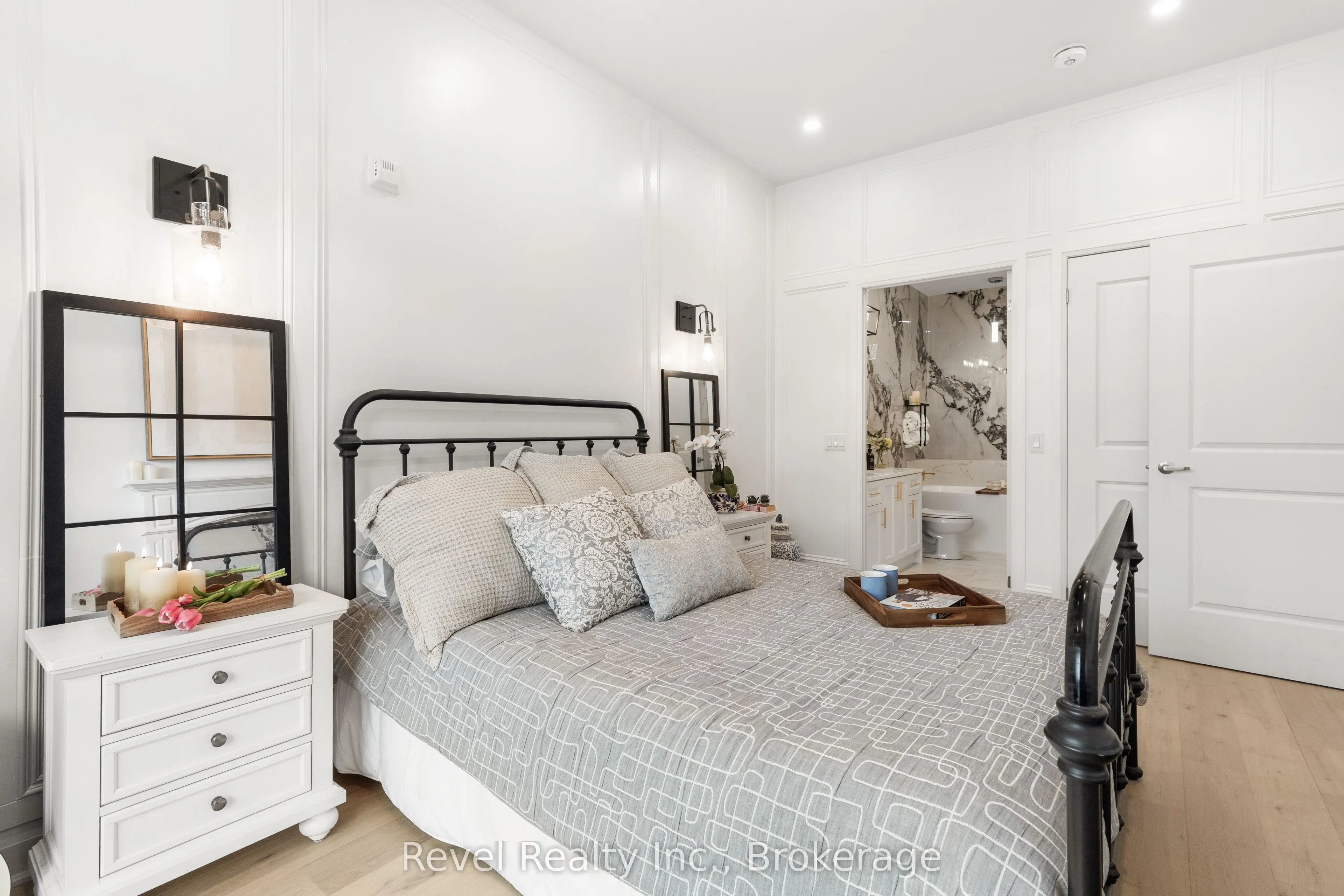 99 Louisa Street #221