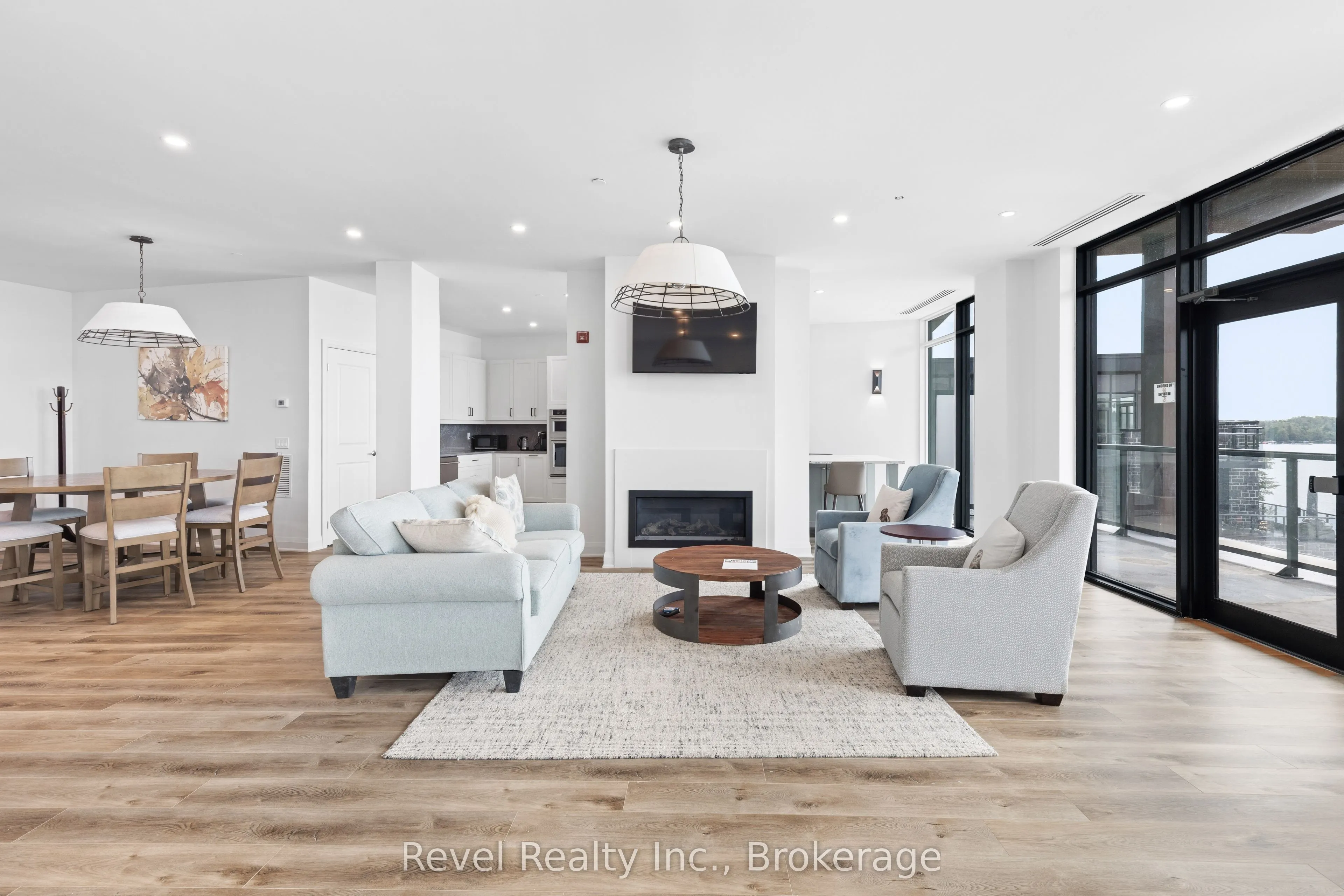 99 Louisa Street #221