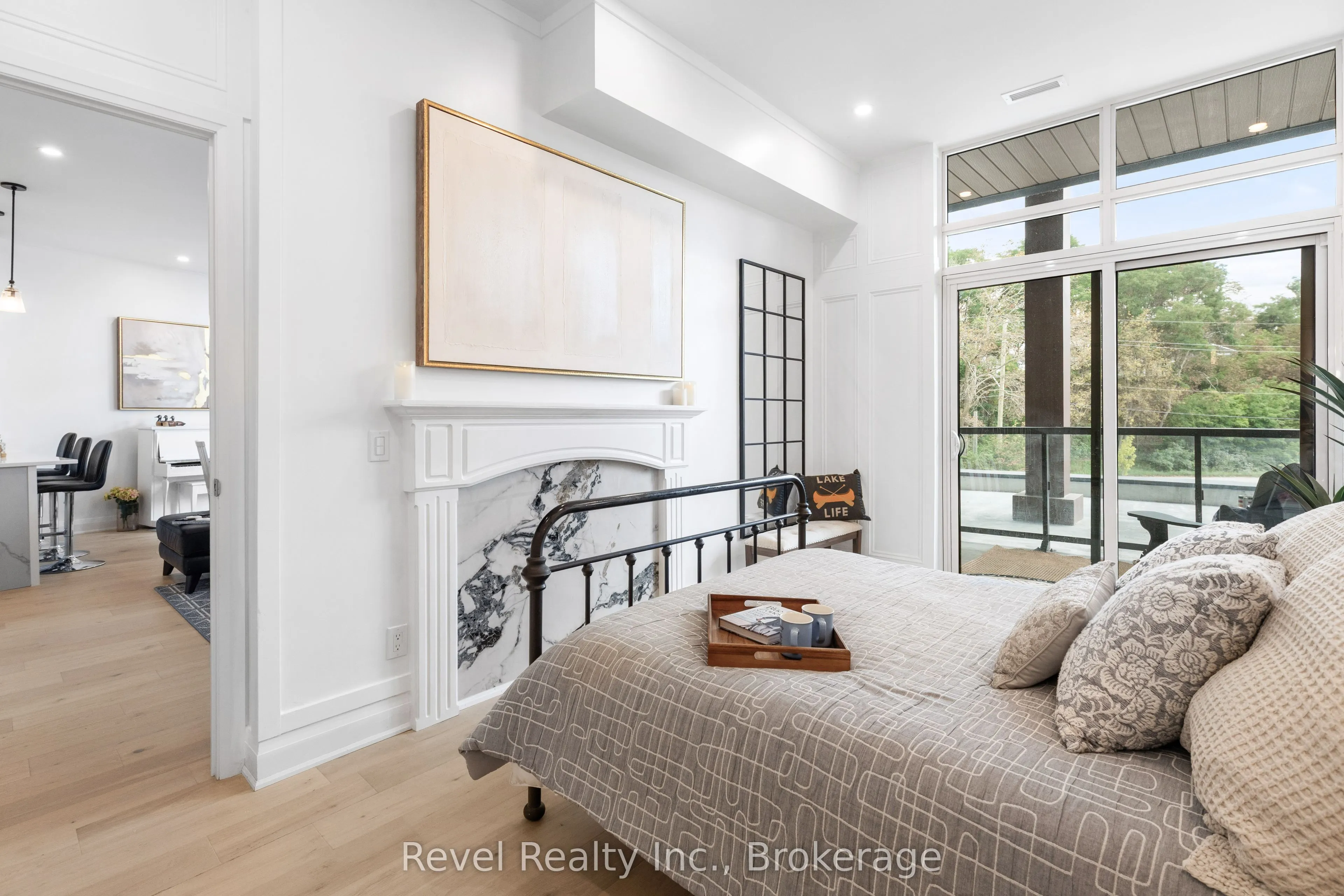 99 Louisa Street #221