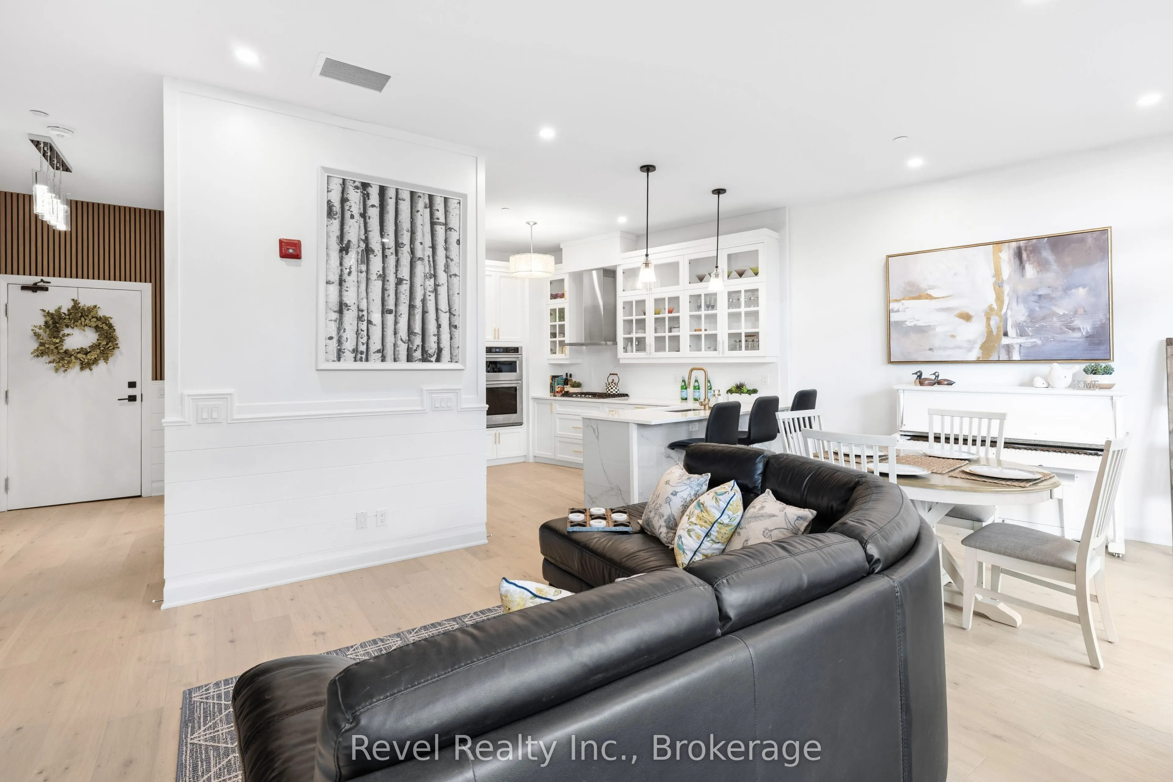 99 Louisa Street #221