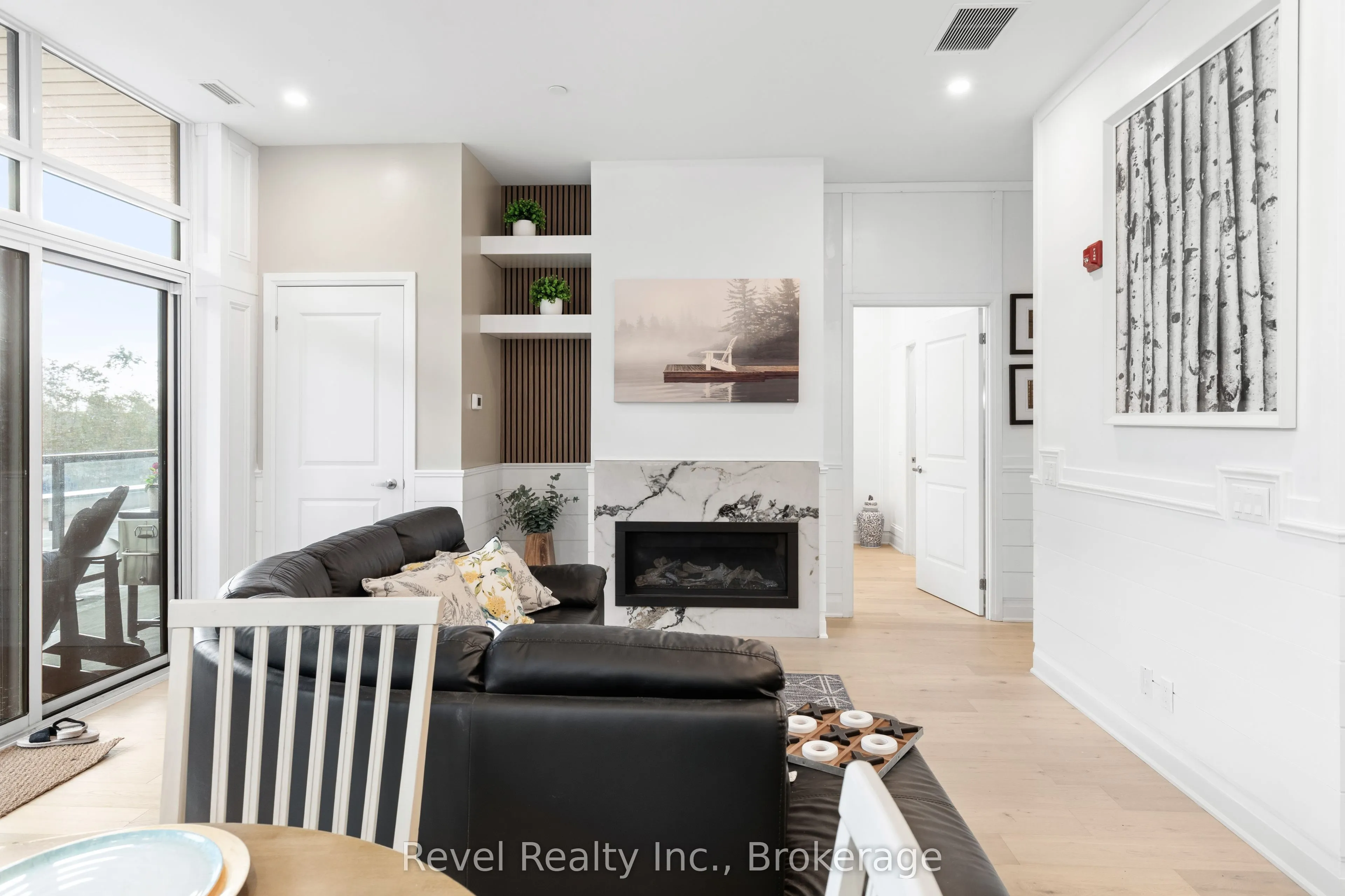 99 Louisa Street #221