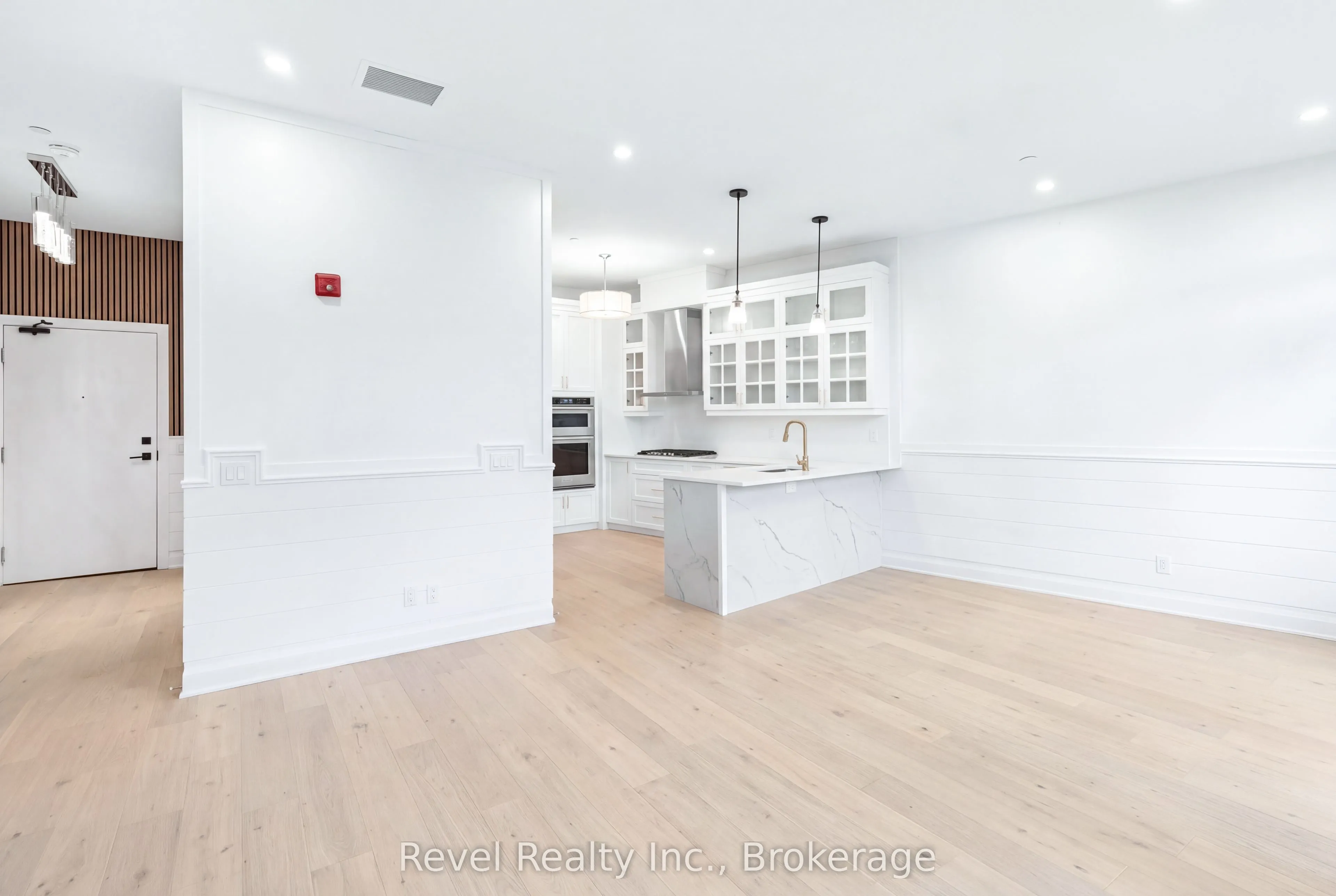 99 Louisa Street #221