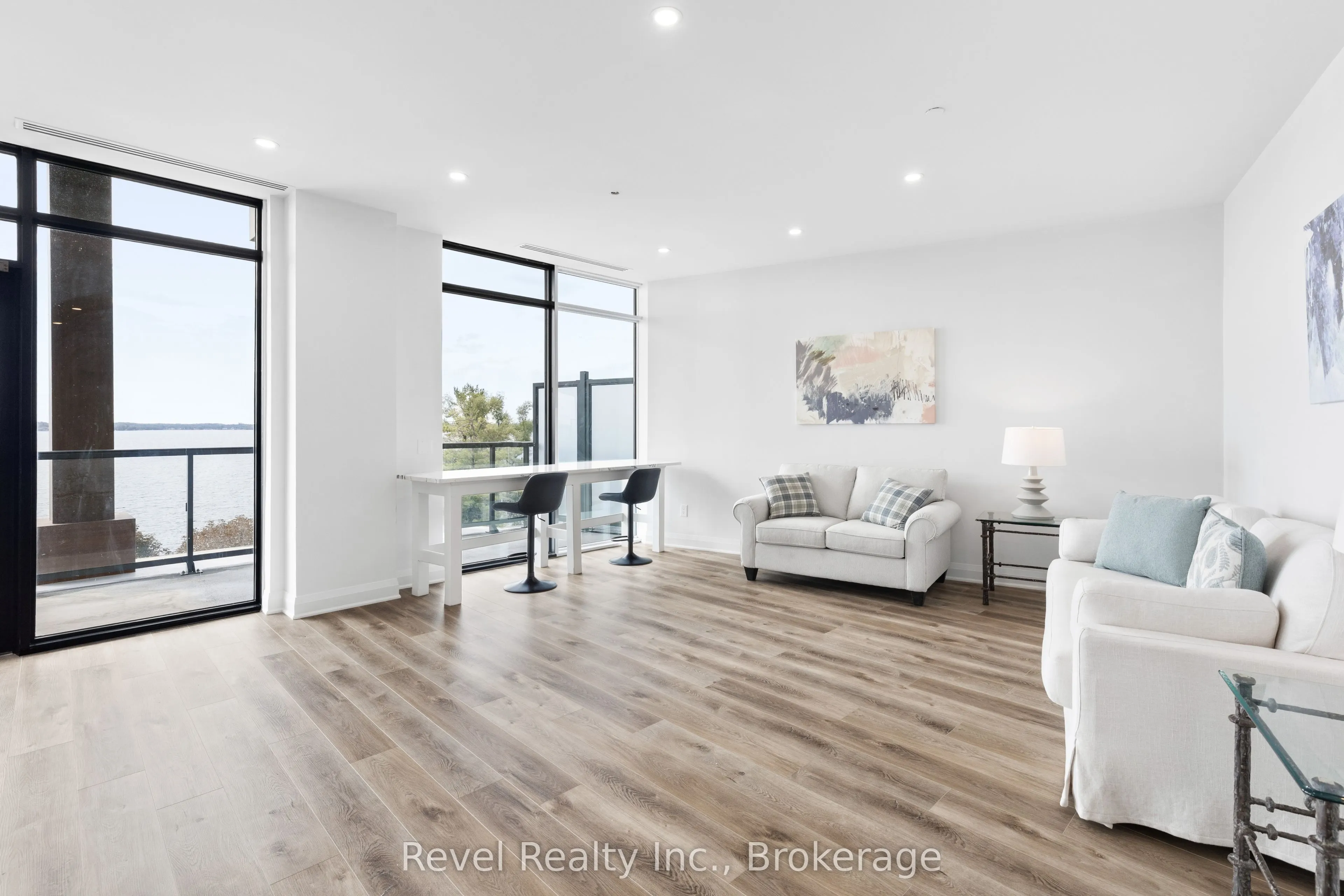99 Louisa Street #221