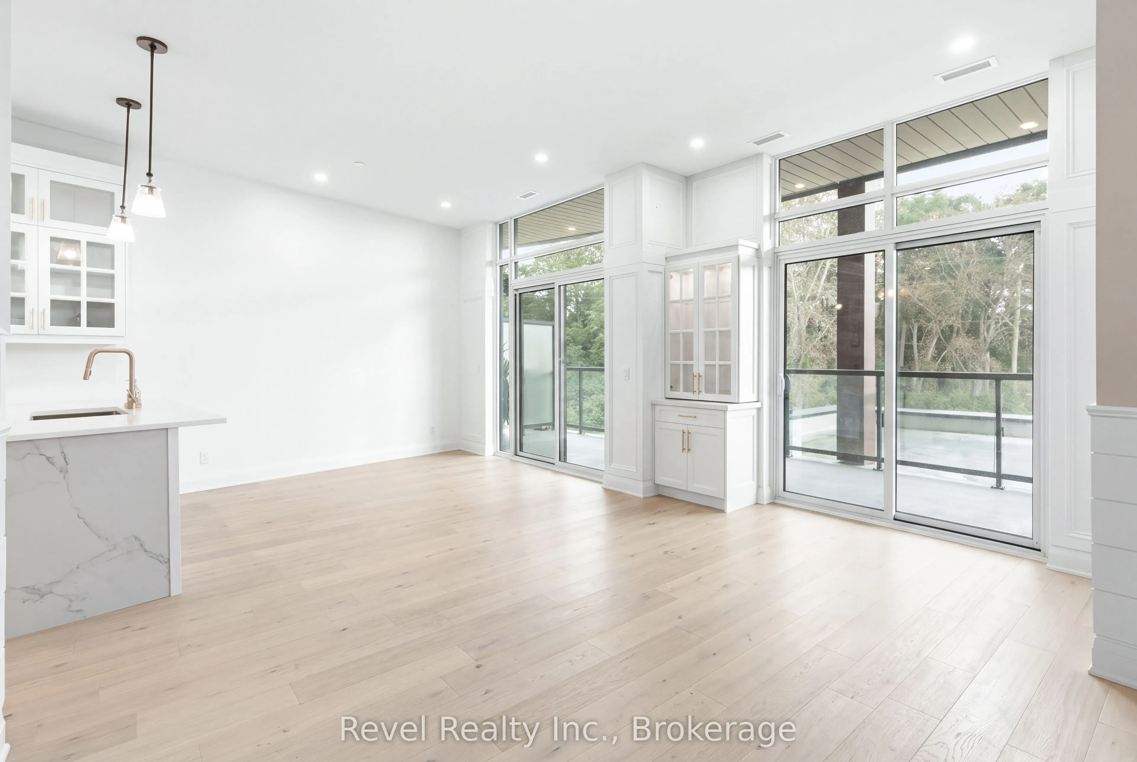 99 Louisa Street #221