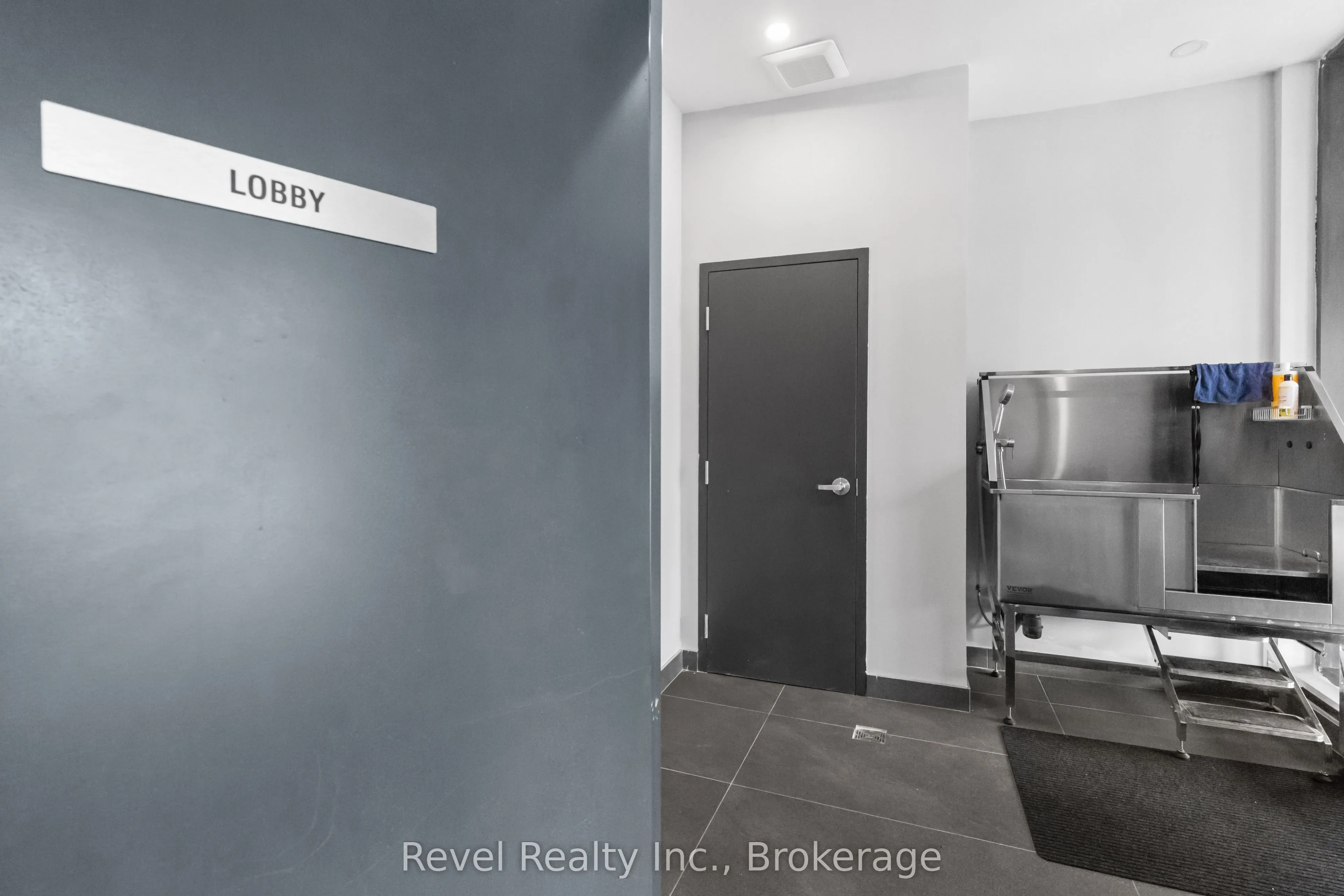 99 Louisa Street #221