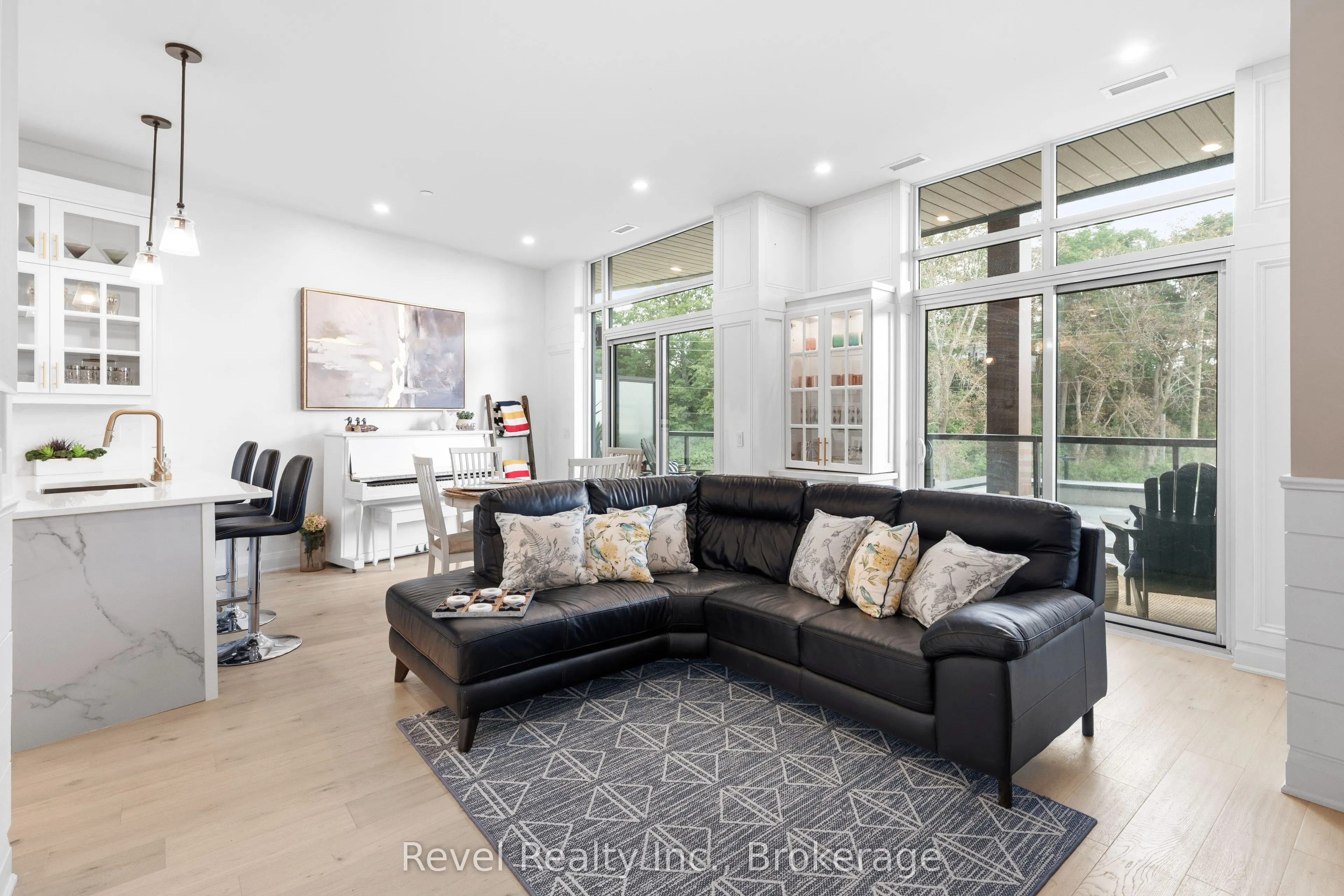99 Louisa Street #221