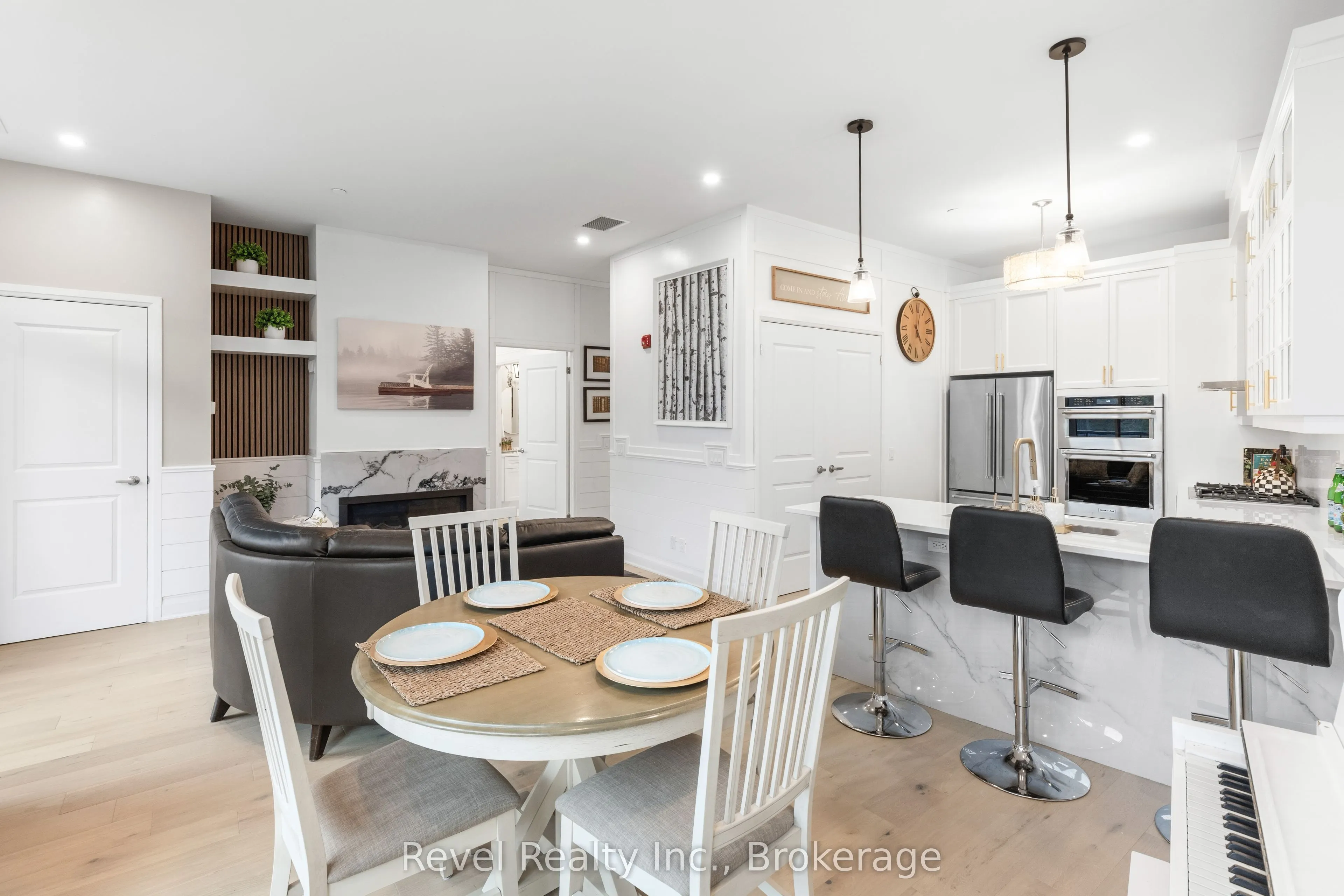 99 Louisa Street #221