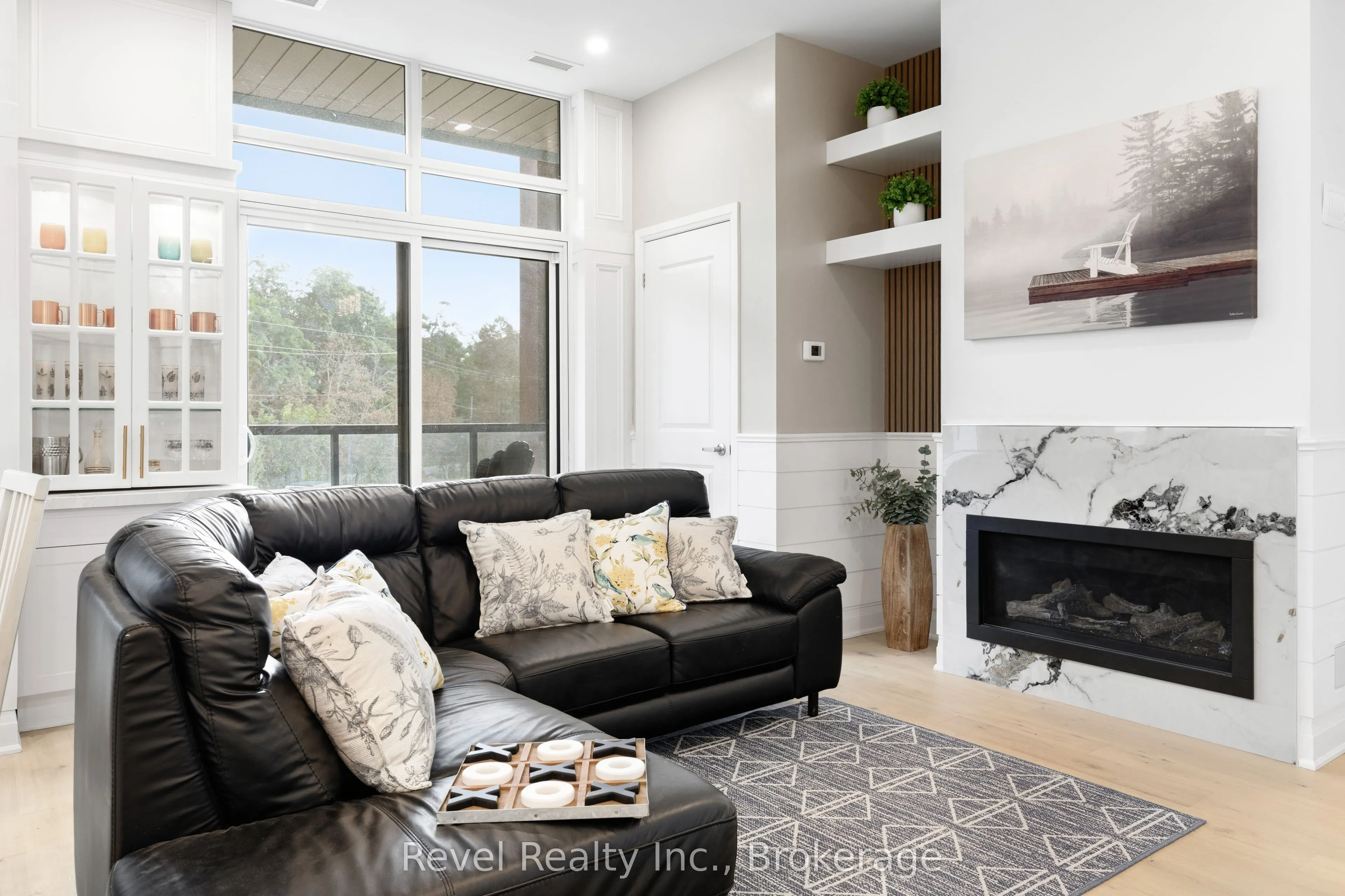 99 Louisa Street #221