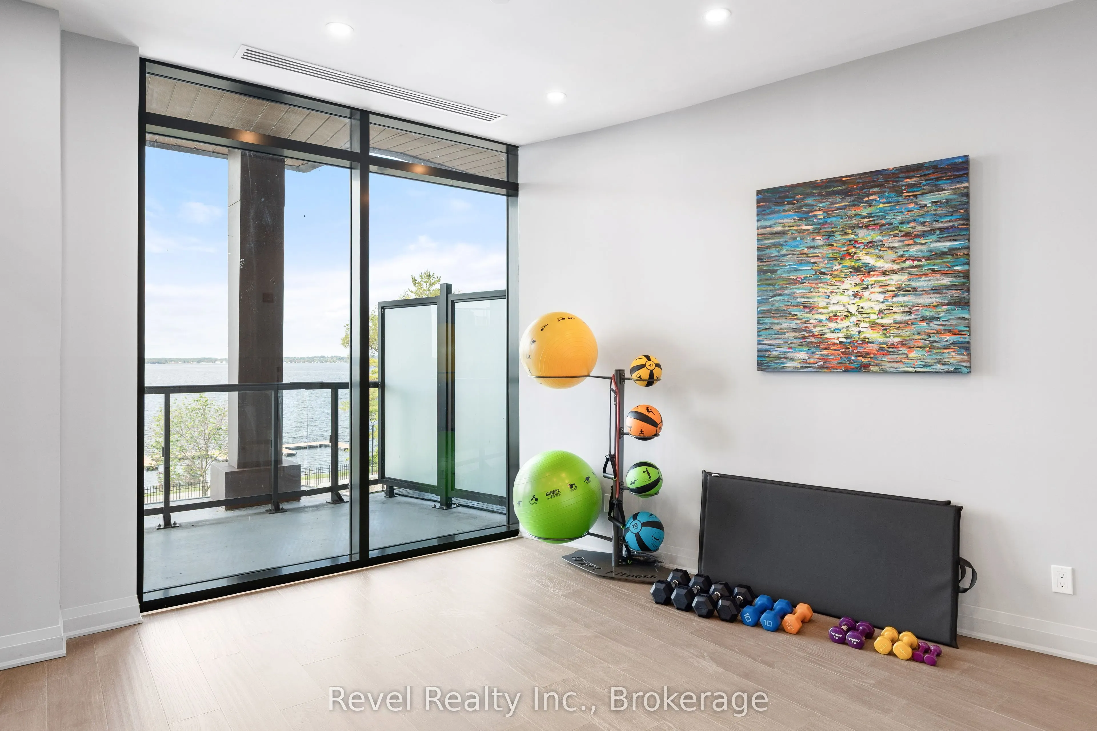99 Louisa Street #221