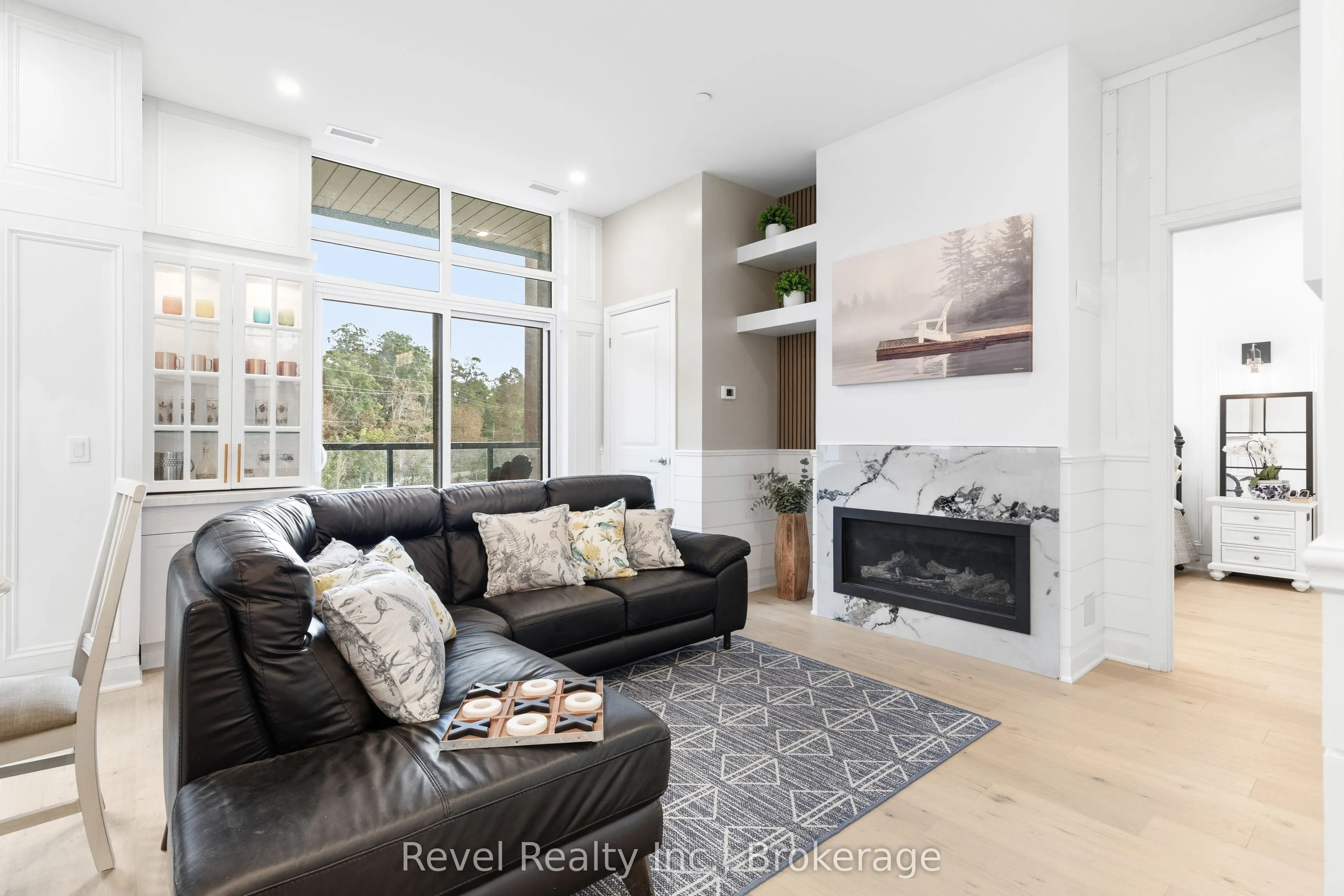 99 Louisa Street #221