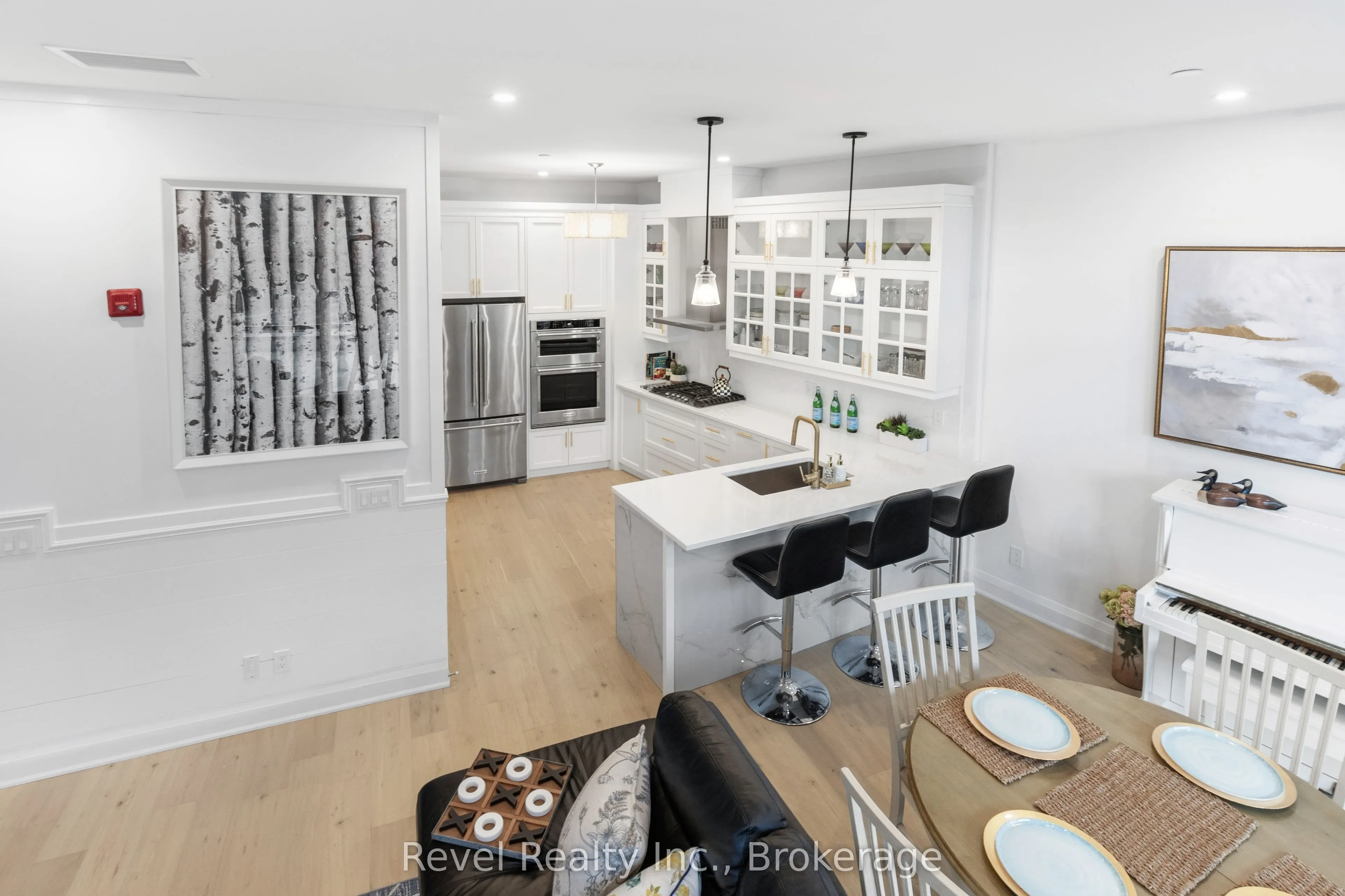 99 Louisa Street #221