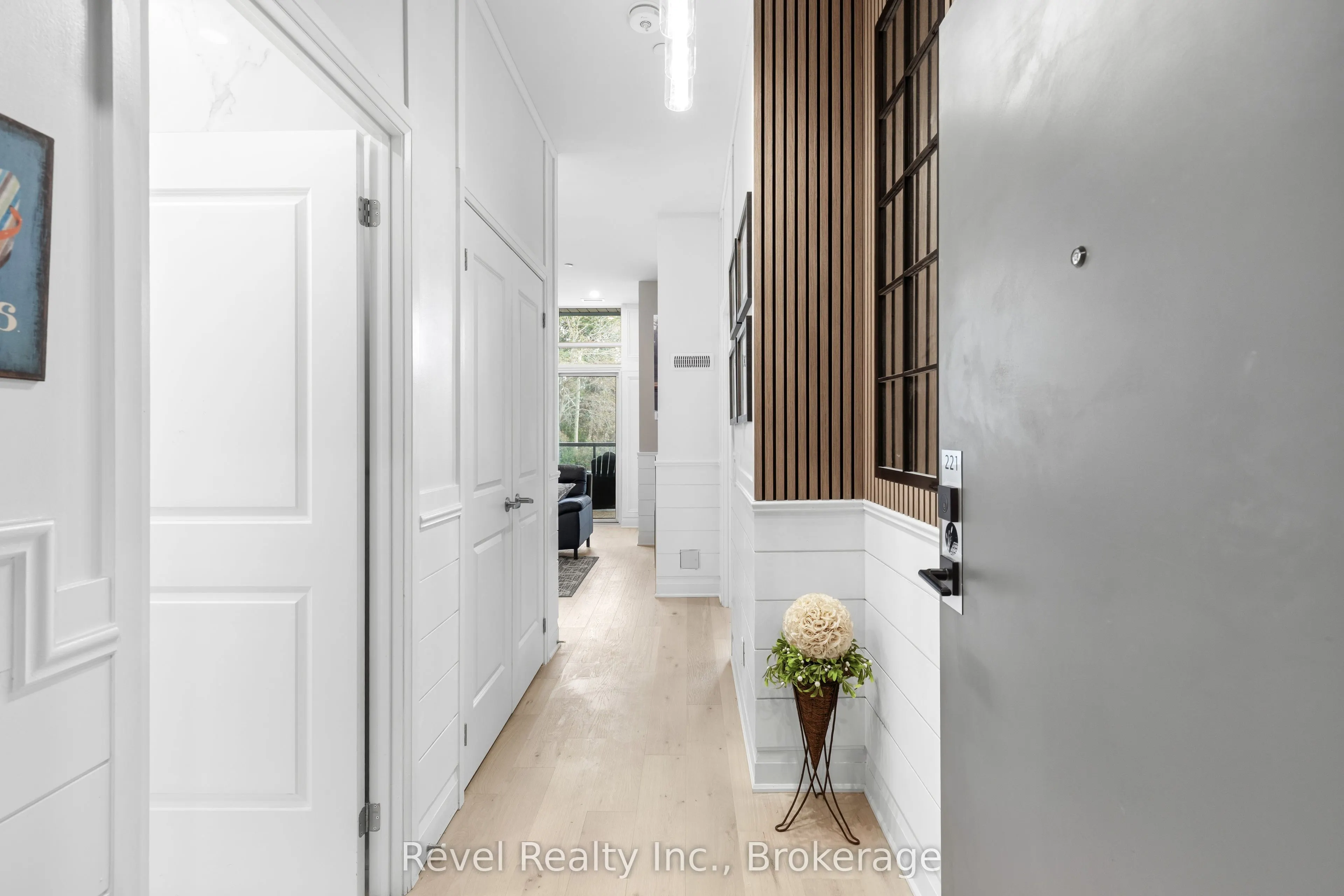 99 Louisa Street #221