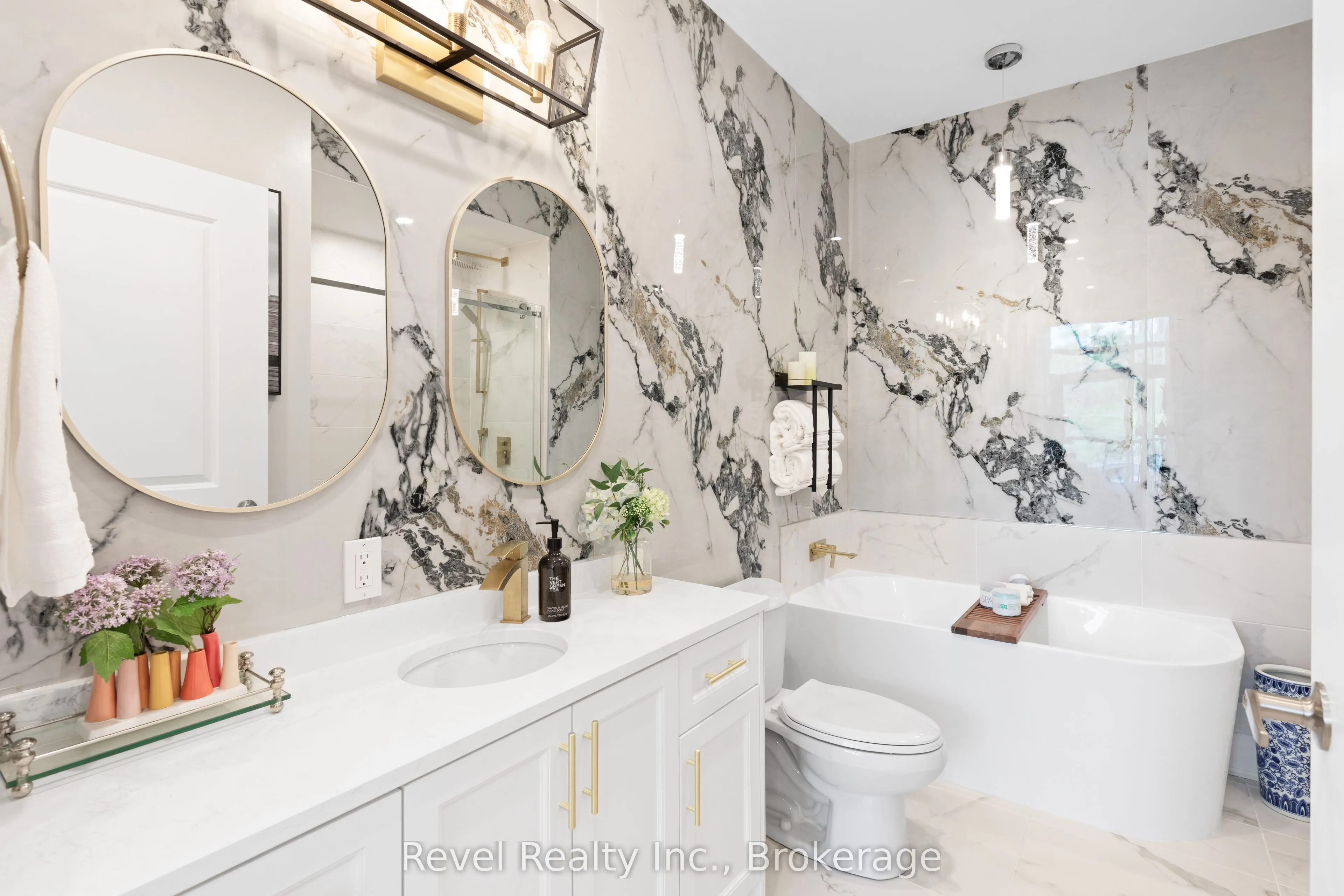 99 Louisa Street #221