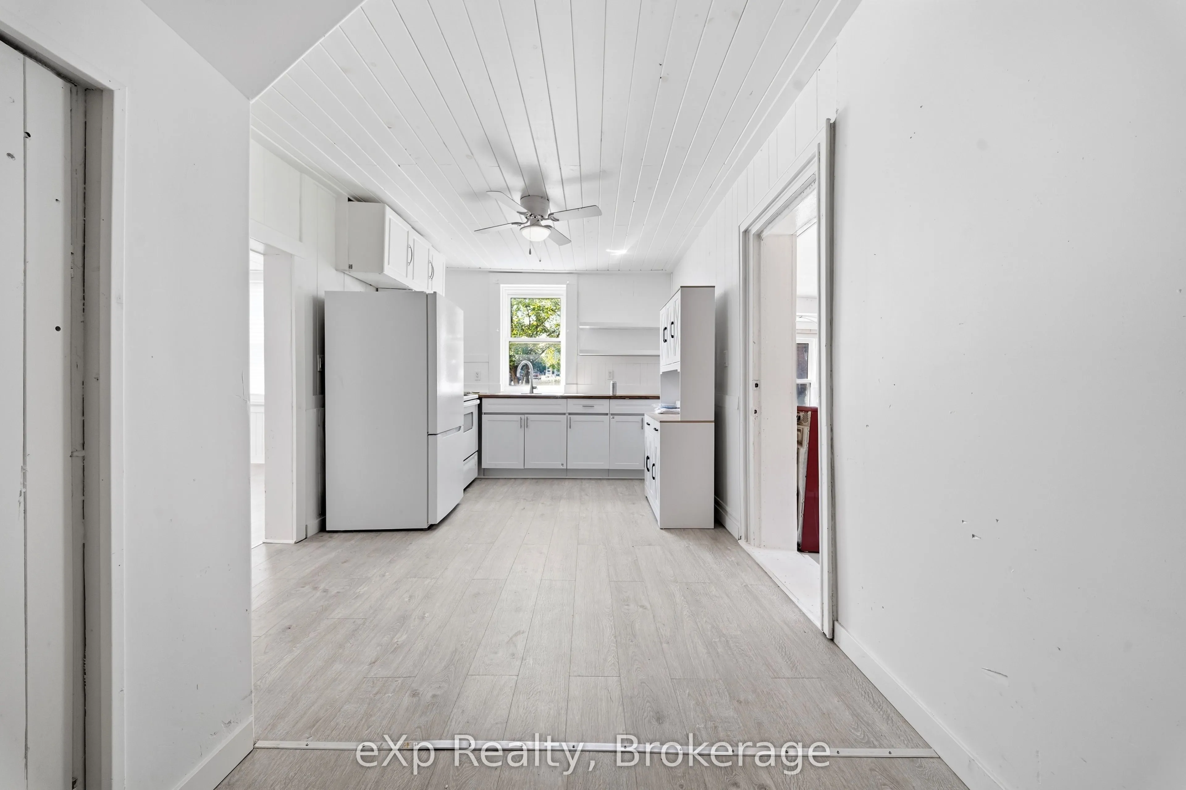 188 Dundas Street W