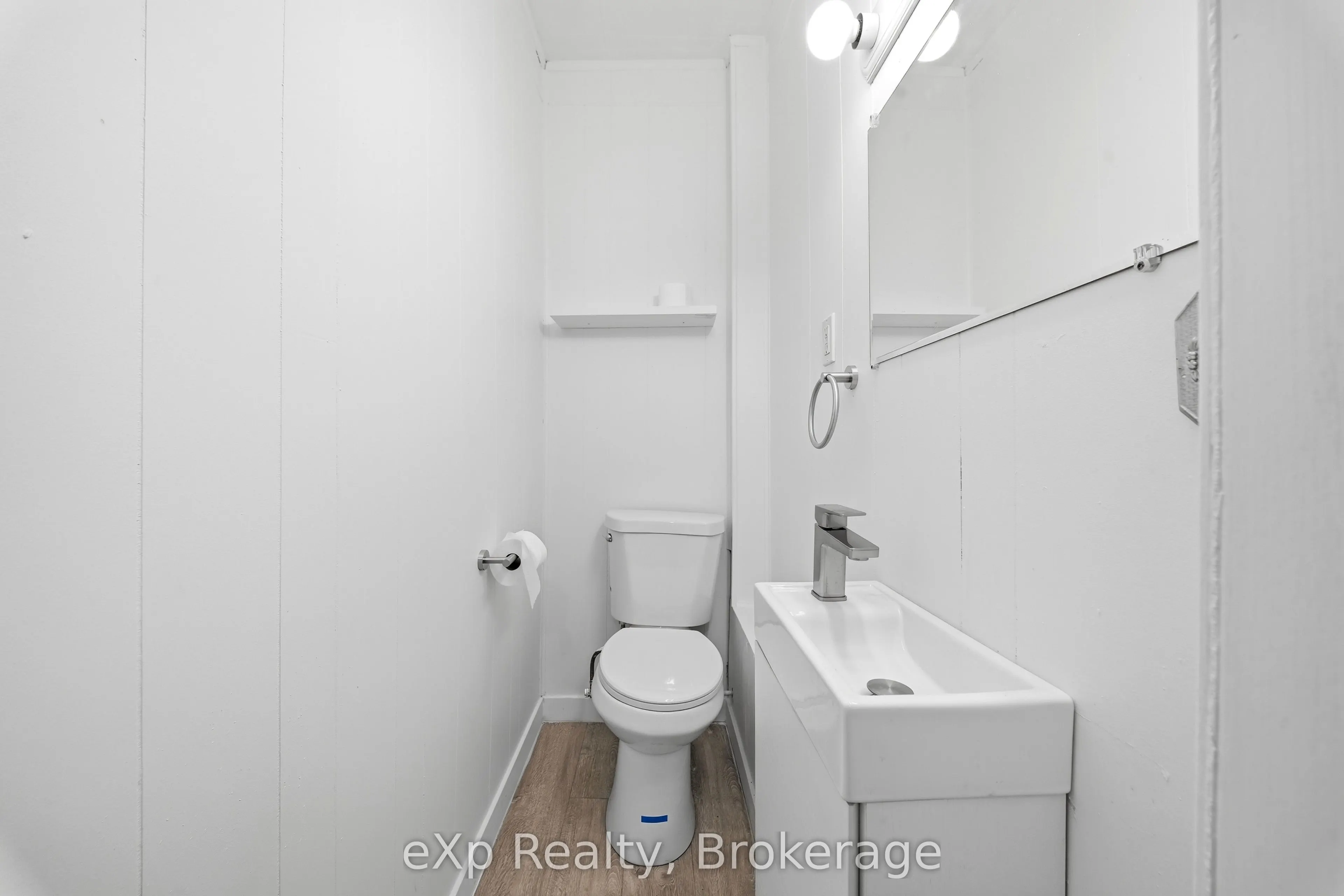 188 Dundas Street W
