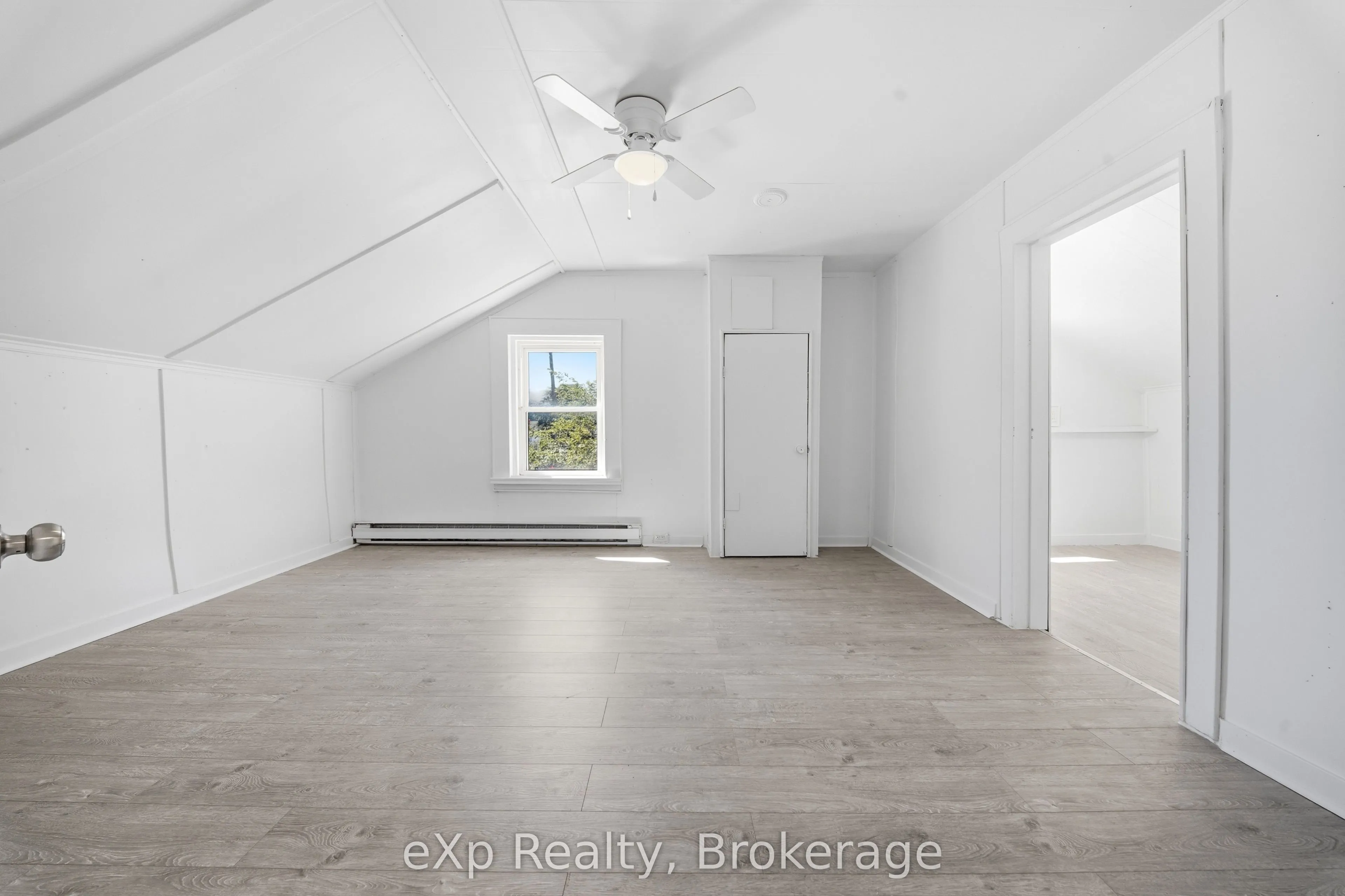188 Dundas Street W