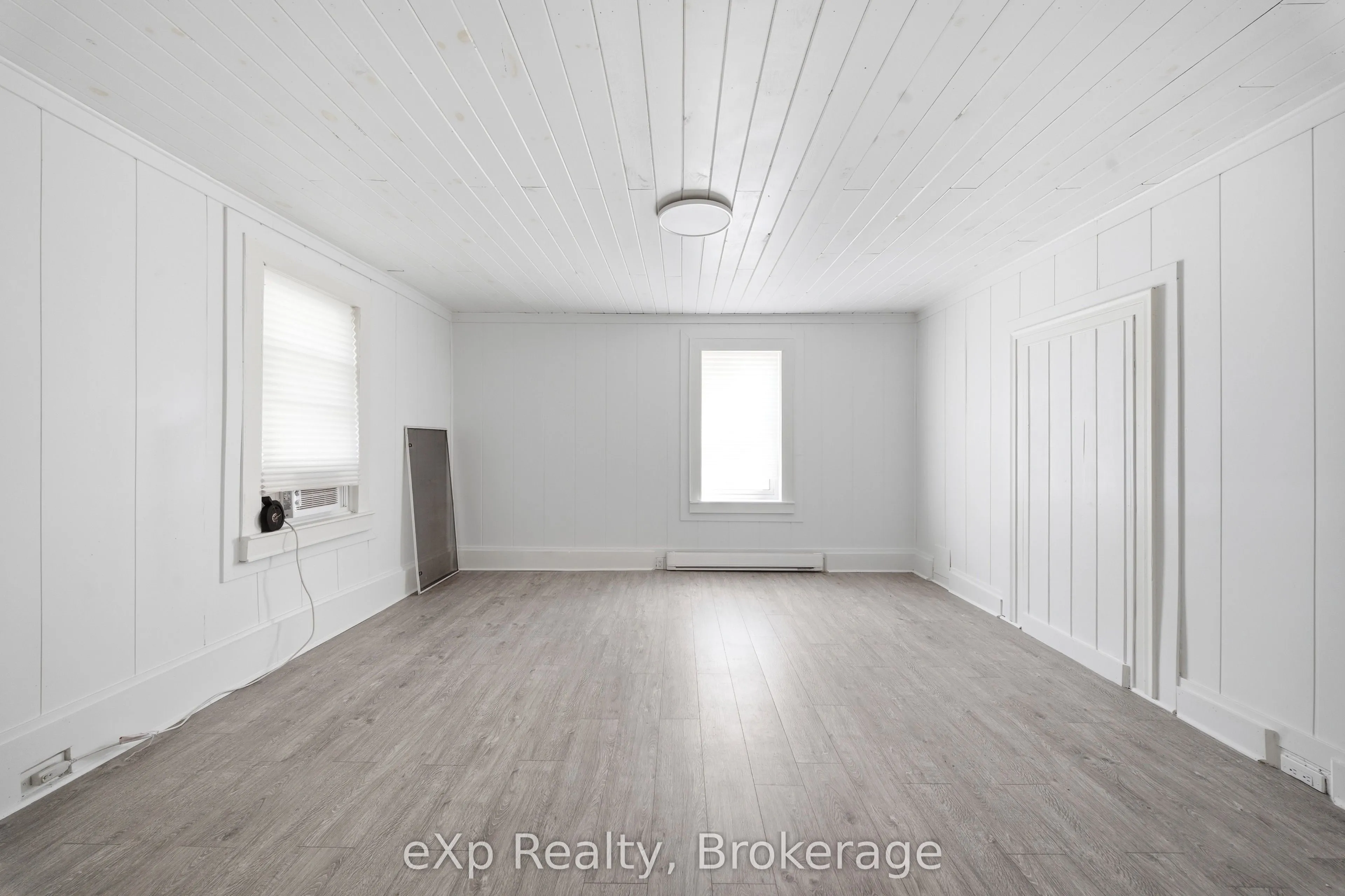 188 Dundas Street W