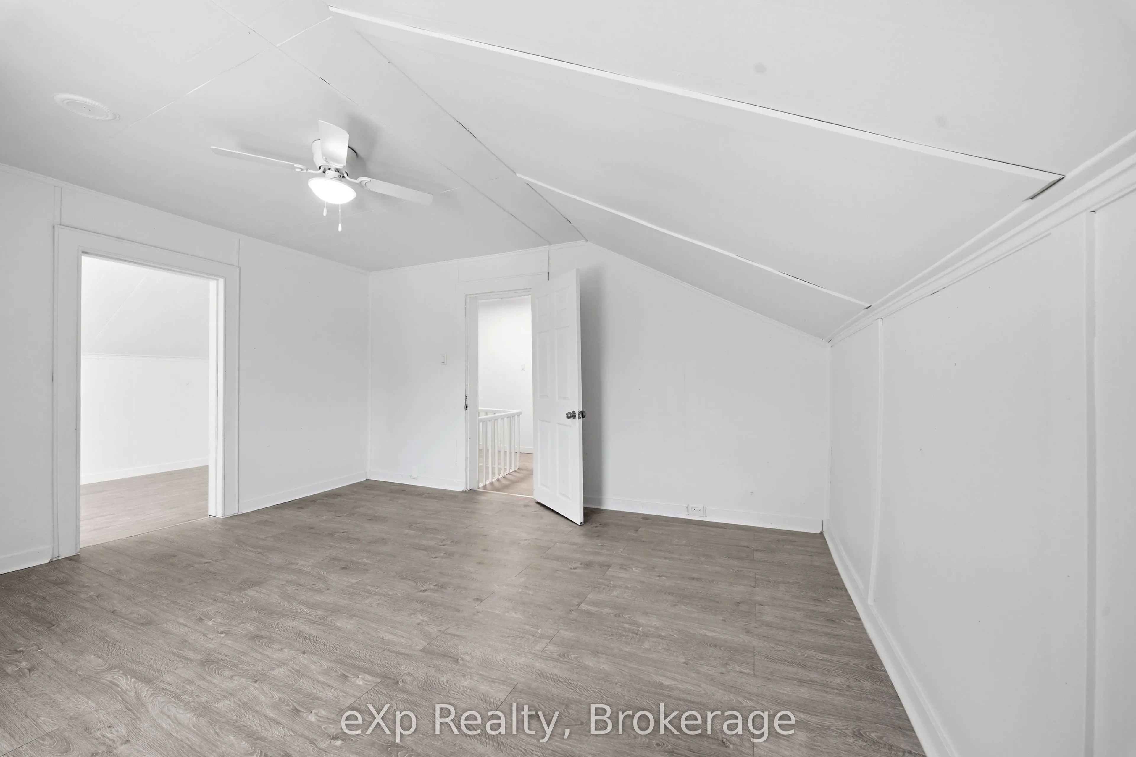 188 Dundas Street W