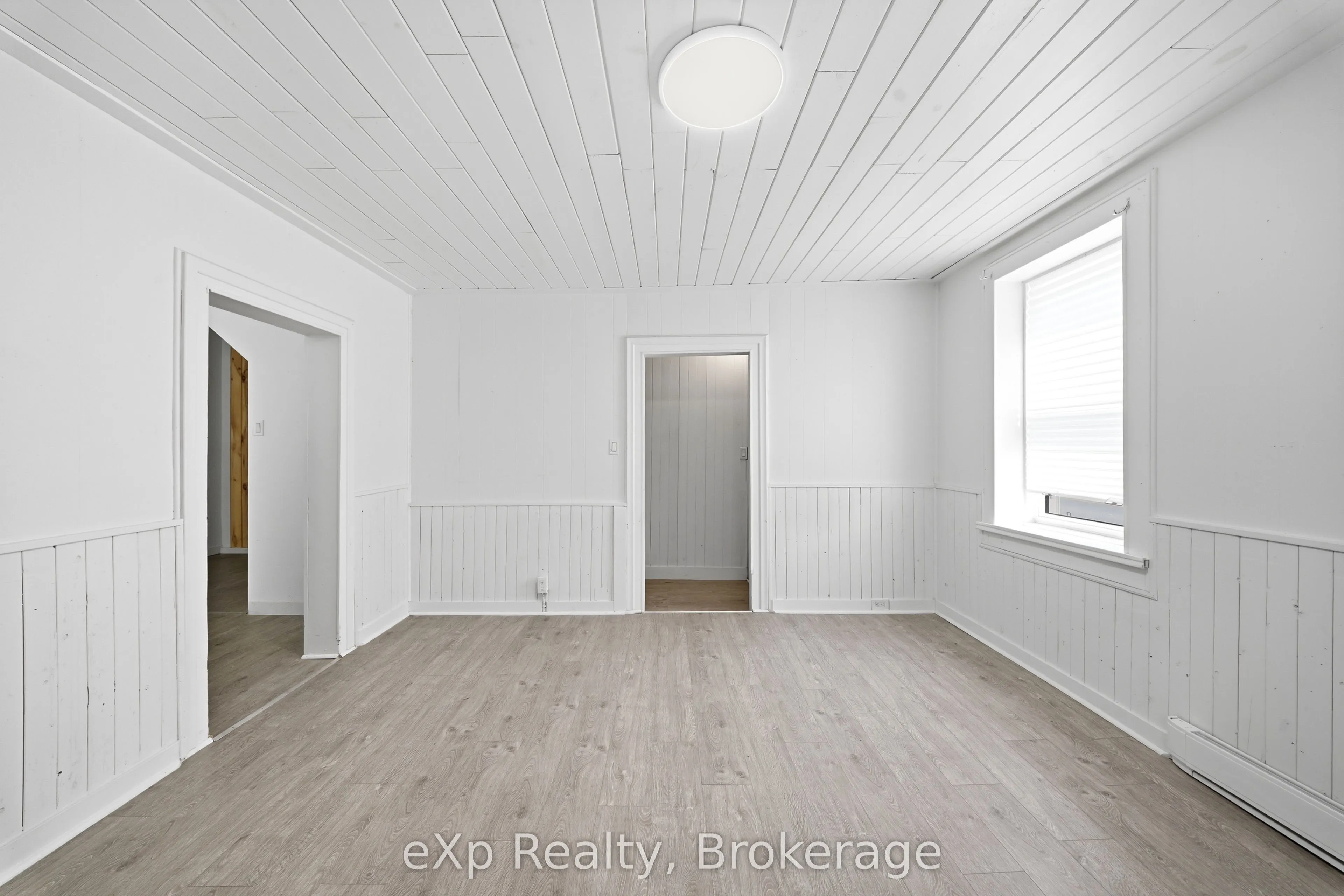 188 Dundas Street W