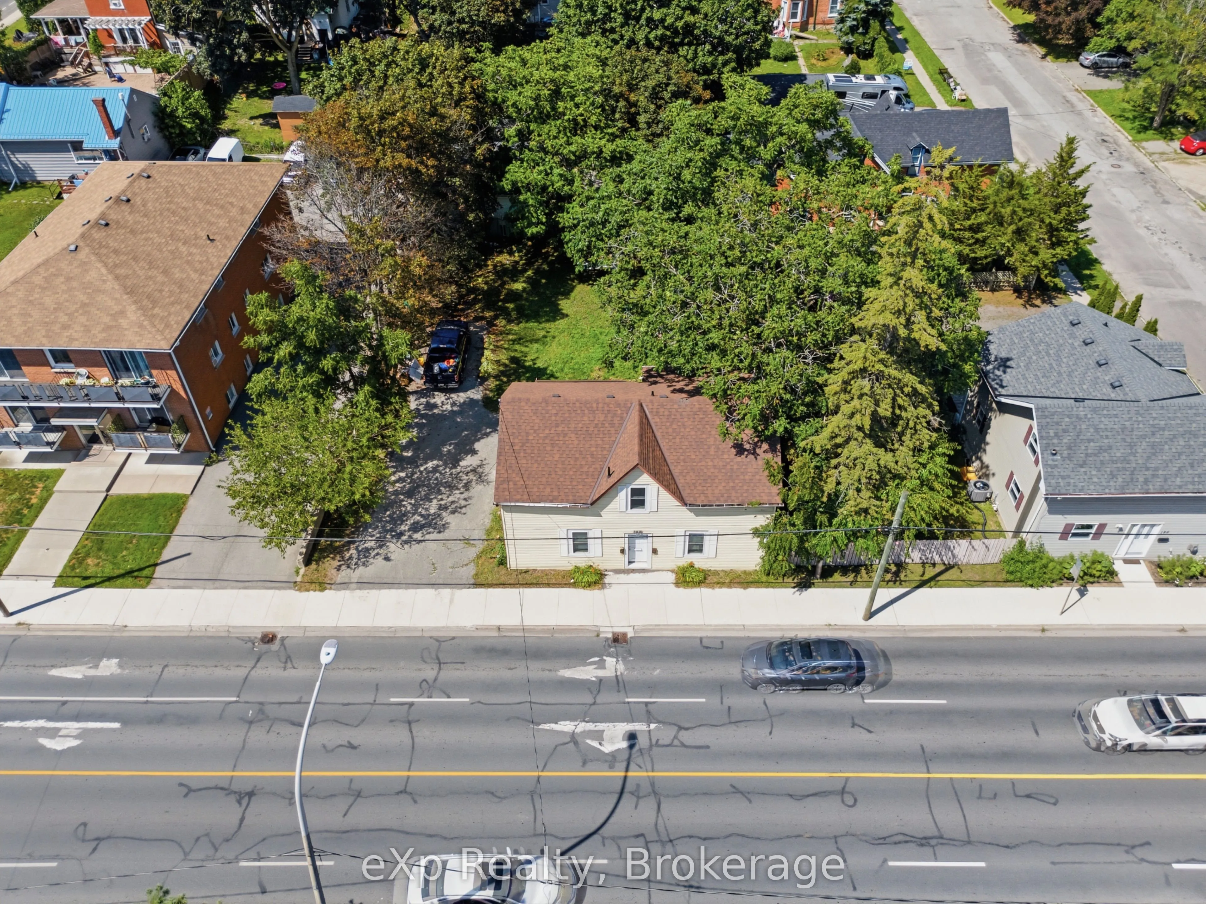 188 Dundas Street W
