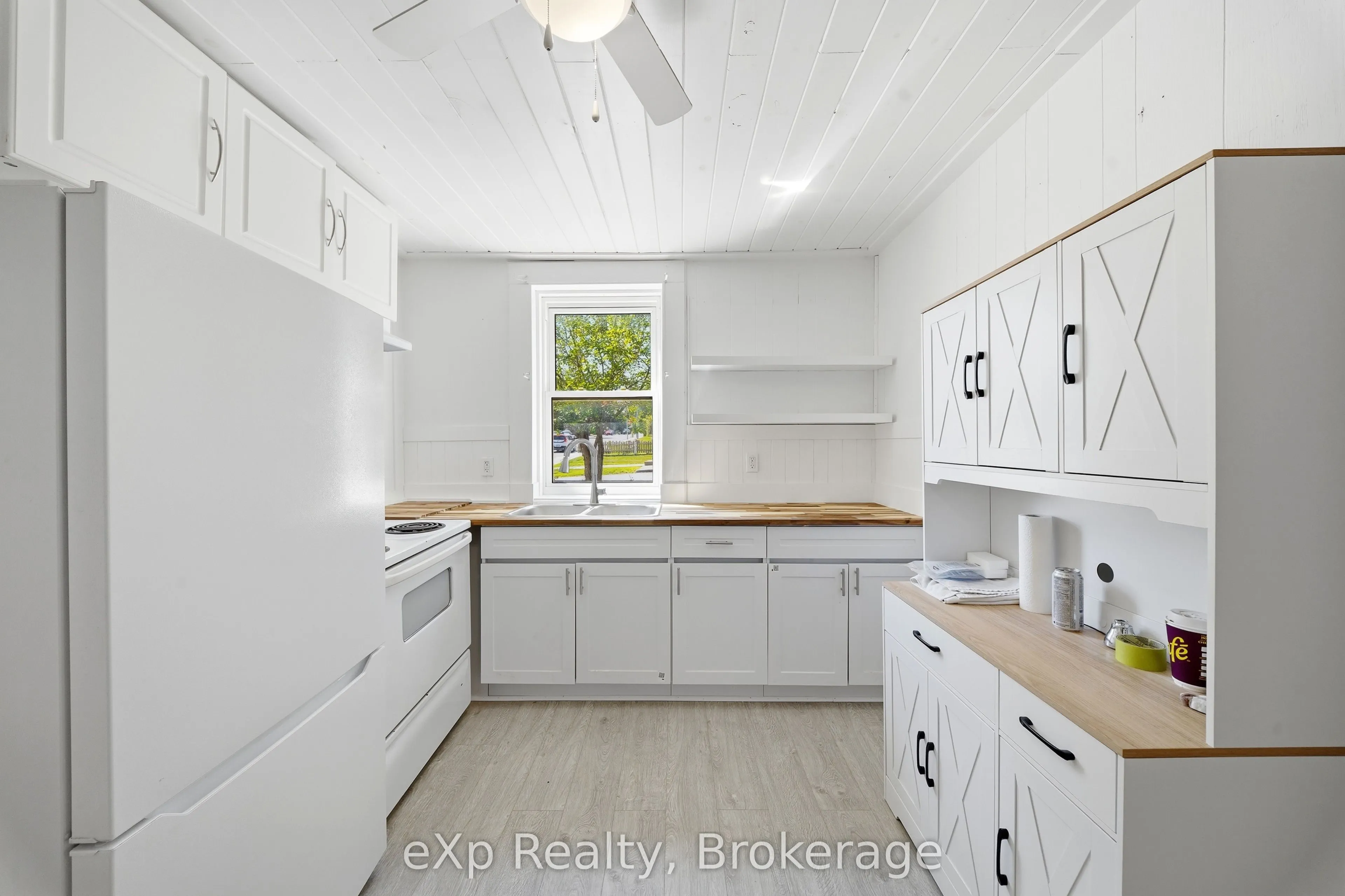 188 Dundas Street W
