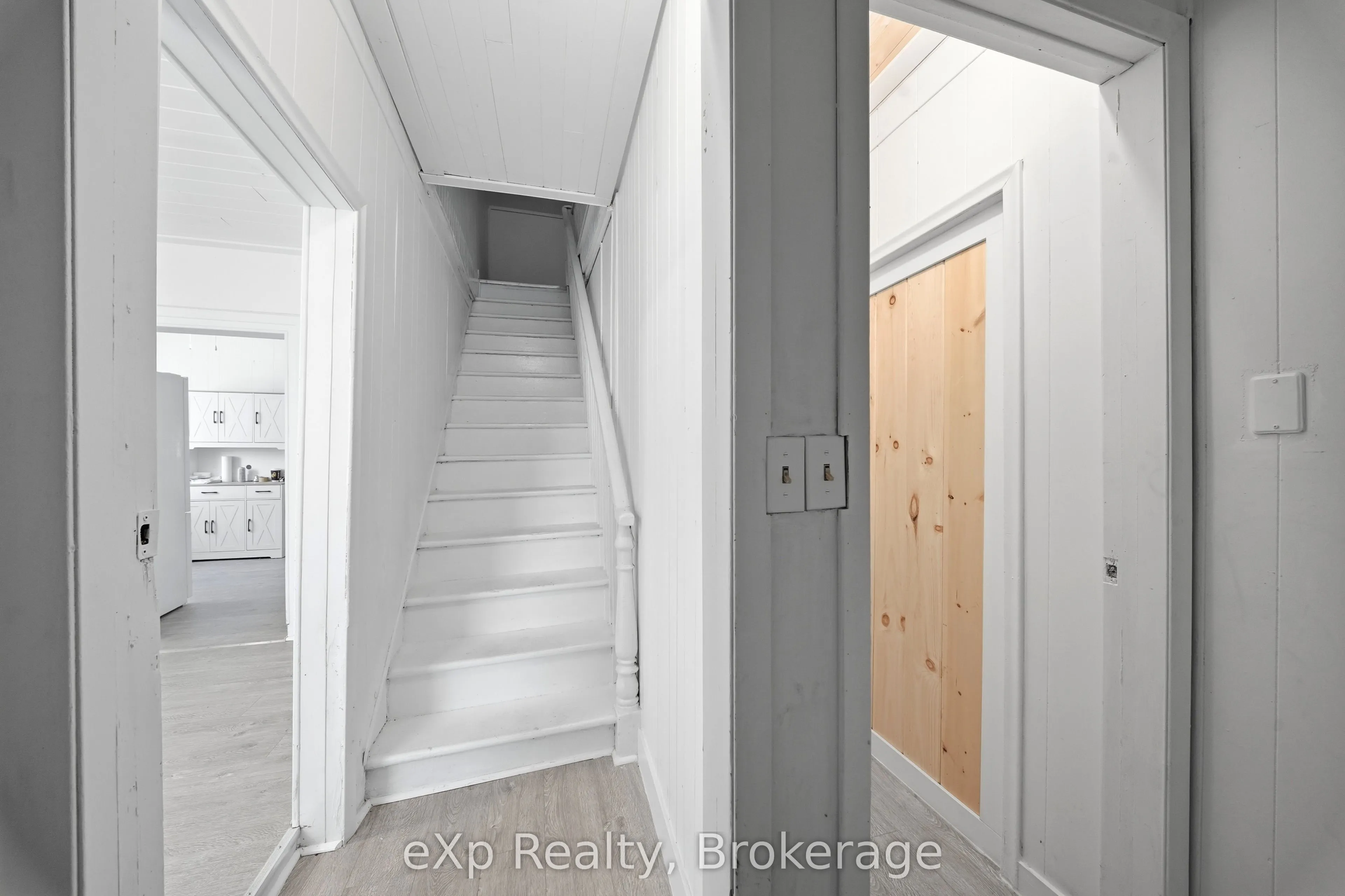 188 Dundas Street W