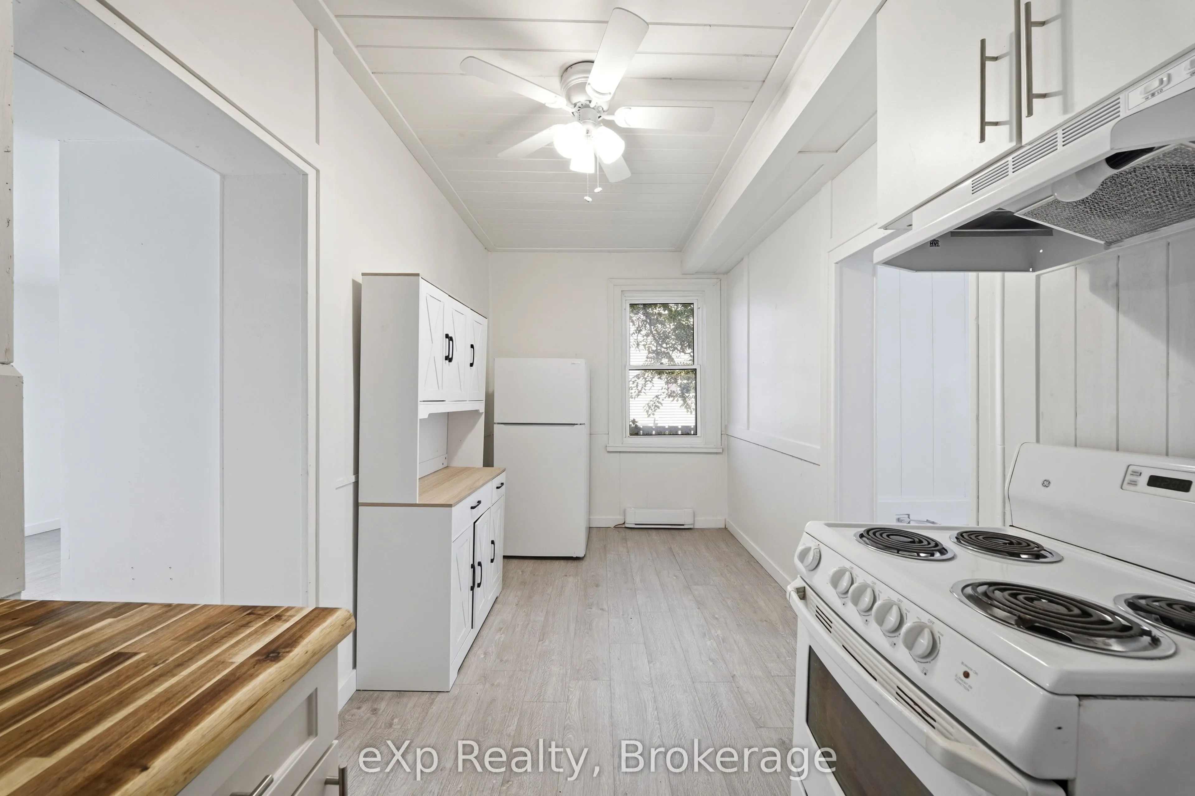 188 Dundas Street W