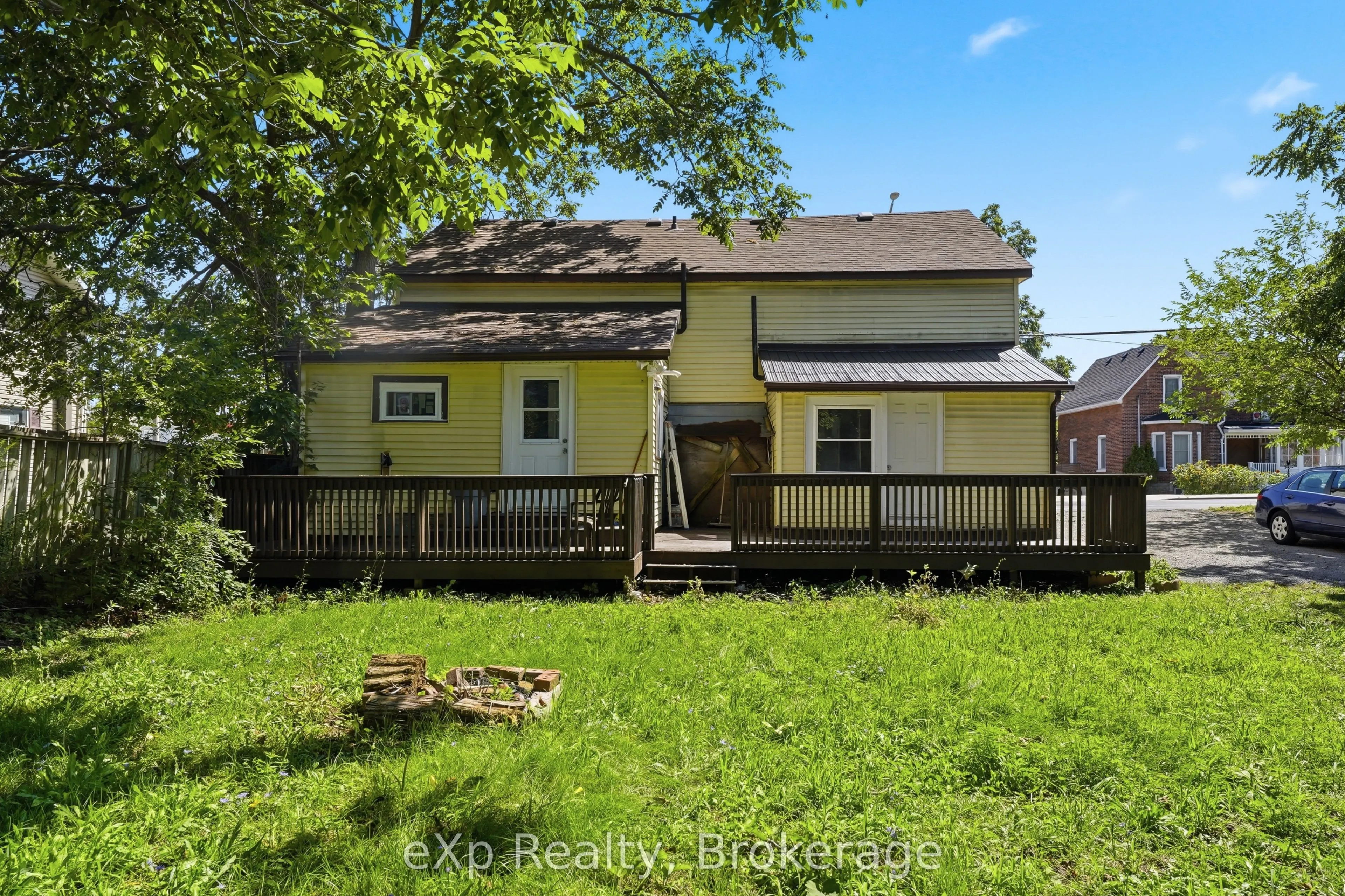 188 Dundas Street W