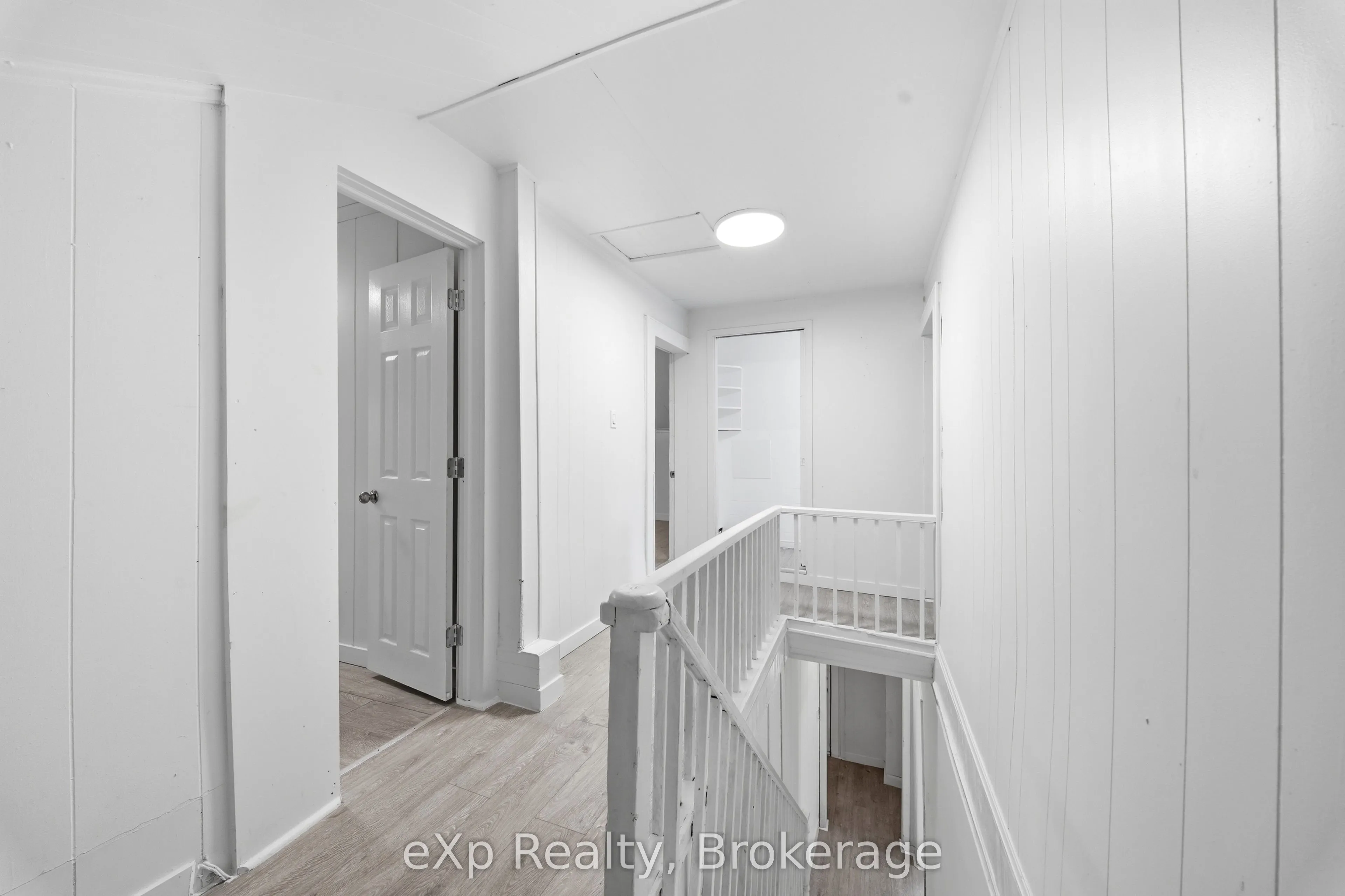 188 Dundas Street W
