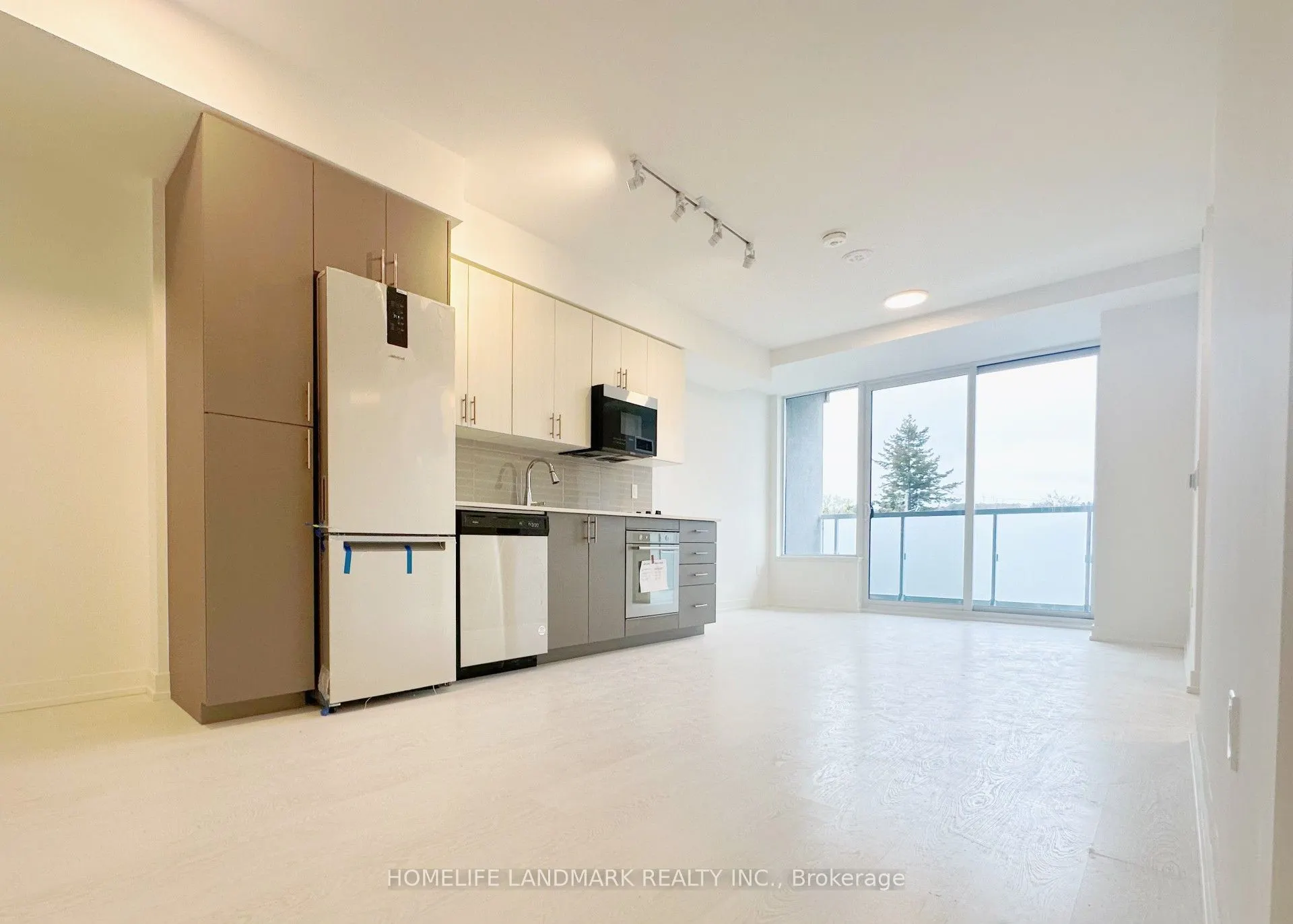 415 Main Street W #307