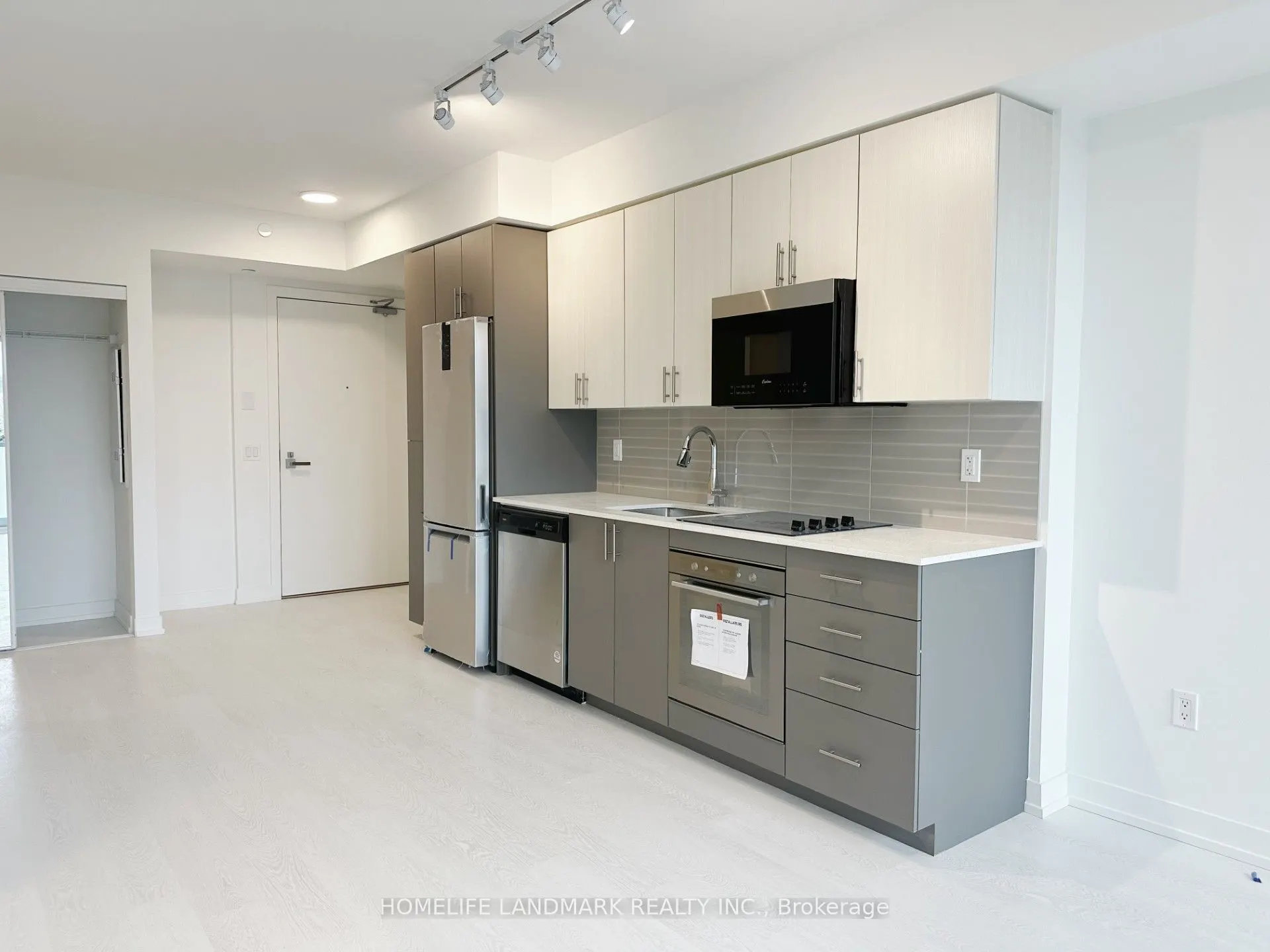 415 Main Street W #307
