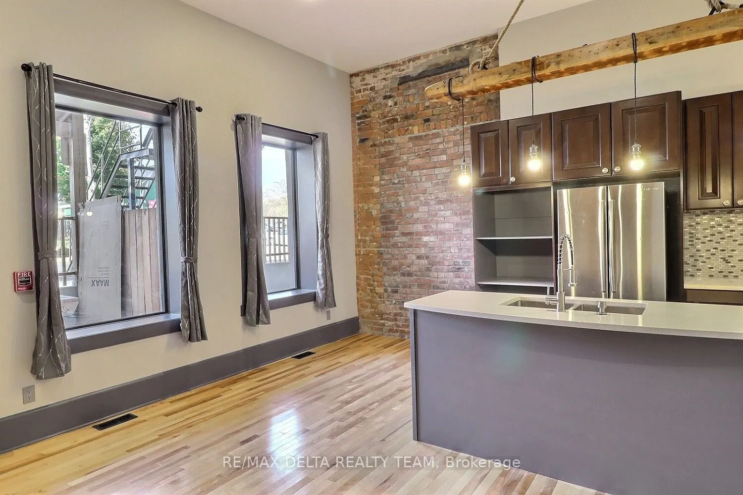 112 King Street W