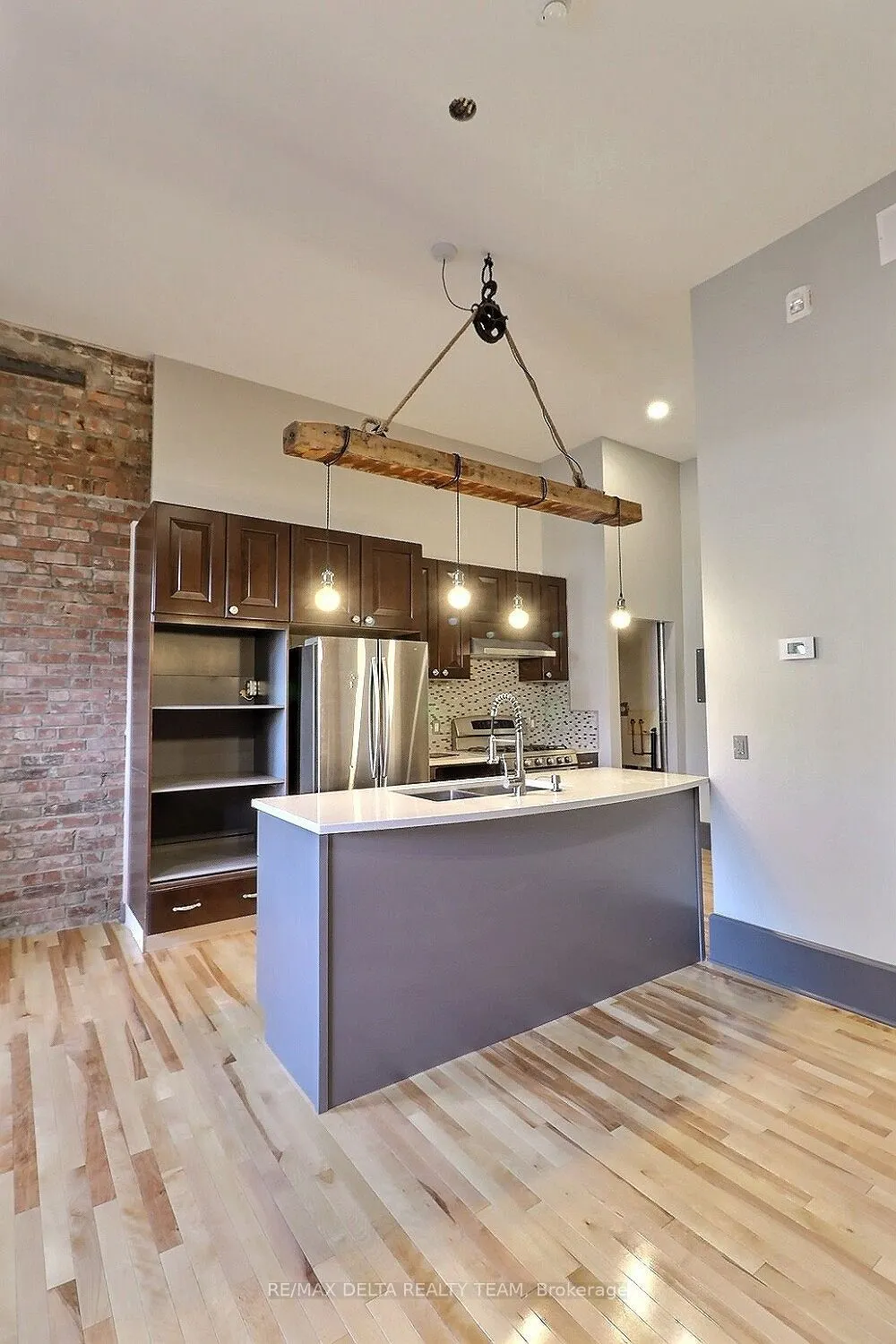 112 King Street W